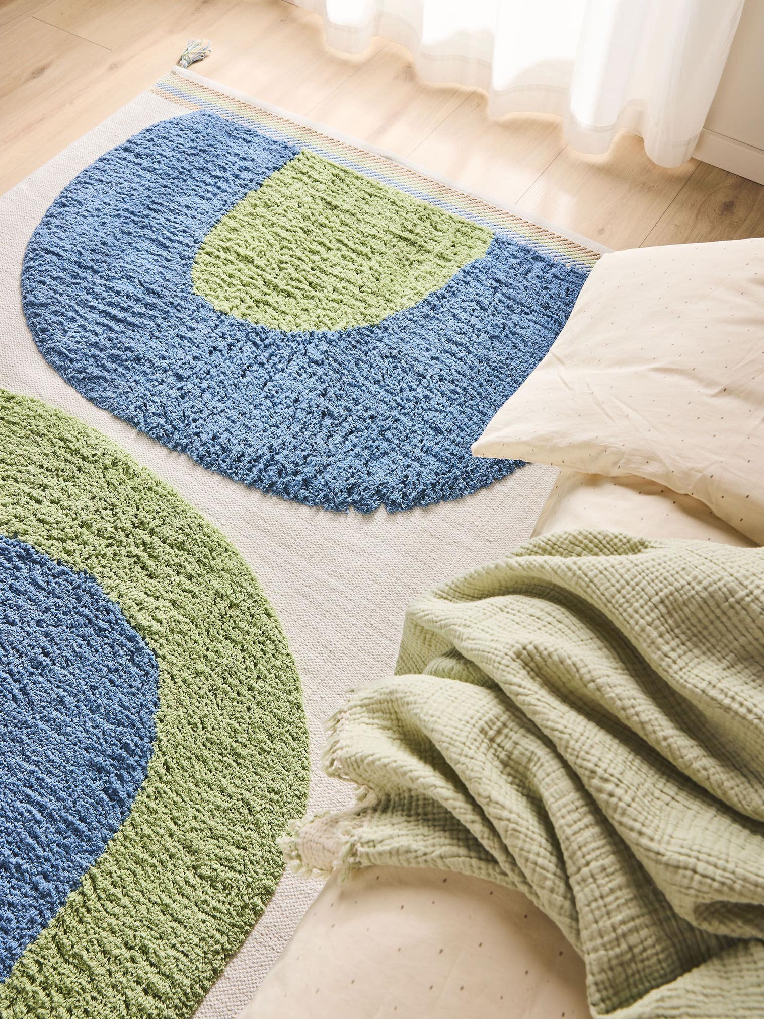 Teppich aus 100% Baumwolle (organic) in Blau mit 21 bis 30 mm hohem Flor von Lytte
