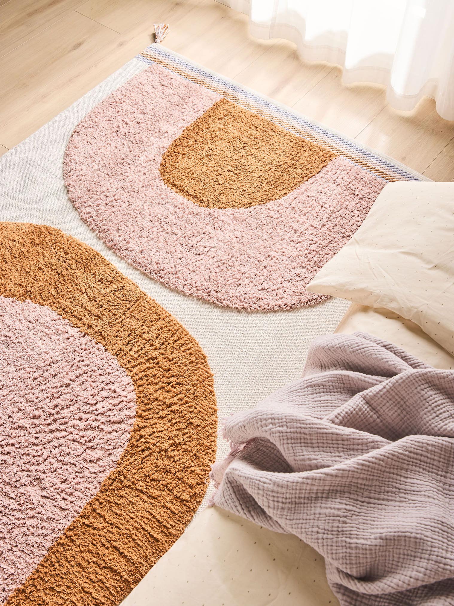 Rug made of 100% Cotton (organic) in Pink with a 21 - 30 mm high pile by Lytte