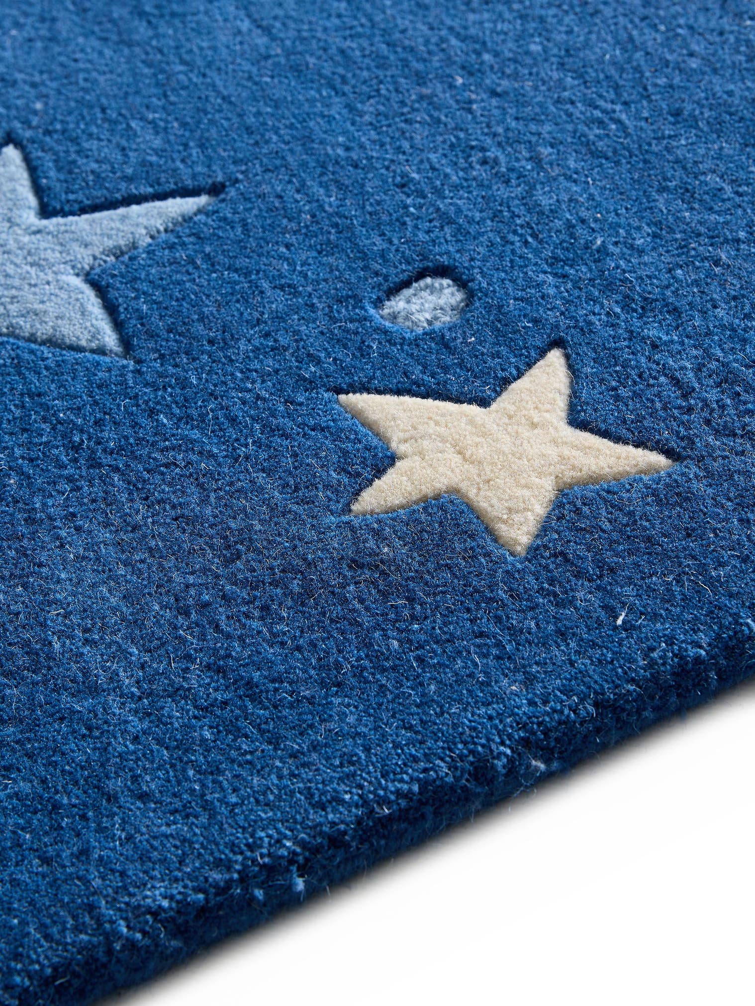 Teppich aus 100% Wolle in Blau mit 6 bis 10 mm hohem Flor von Lytte