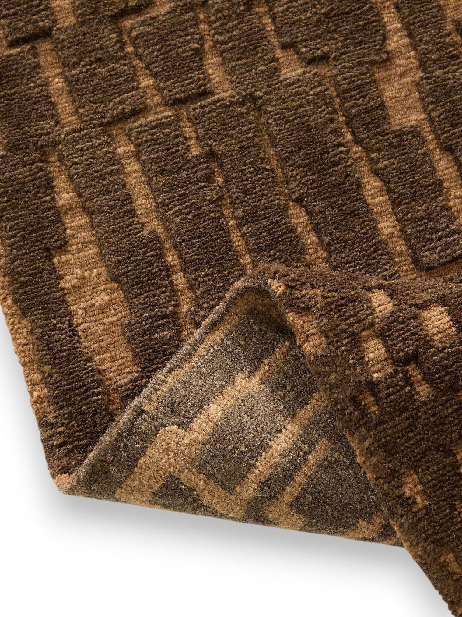 Teppich aus 100% Wolle in Braun mit 6 bis 10 mm hohem Flor von benuta Finest