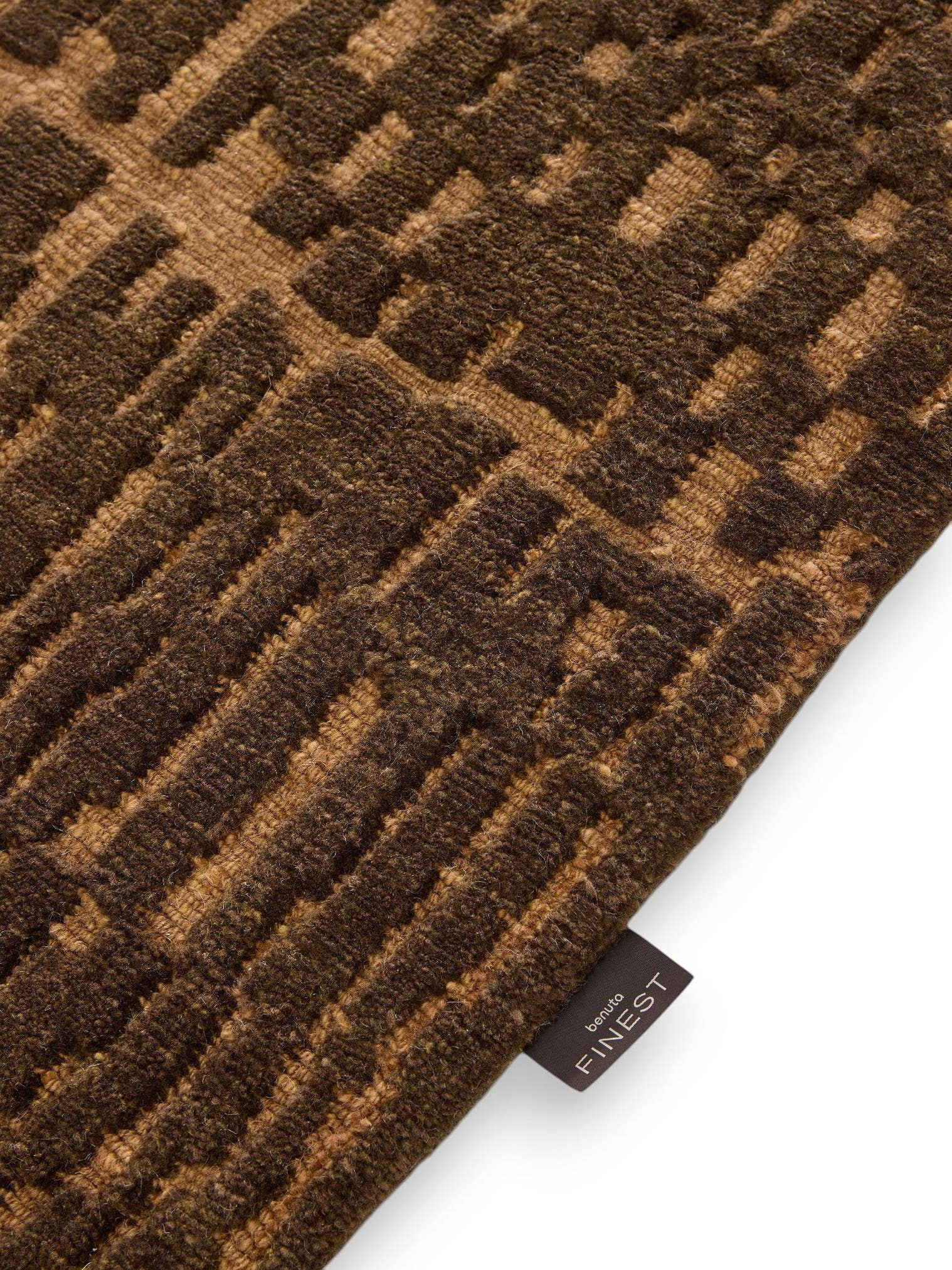 Teppich aus 100% Wolle in Braun mit 6 bis 10 mm hohem Flor von benuta Finest