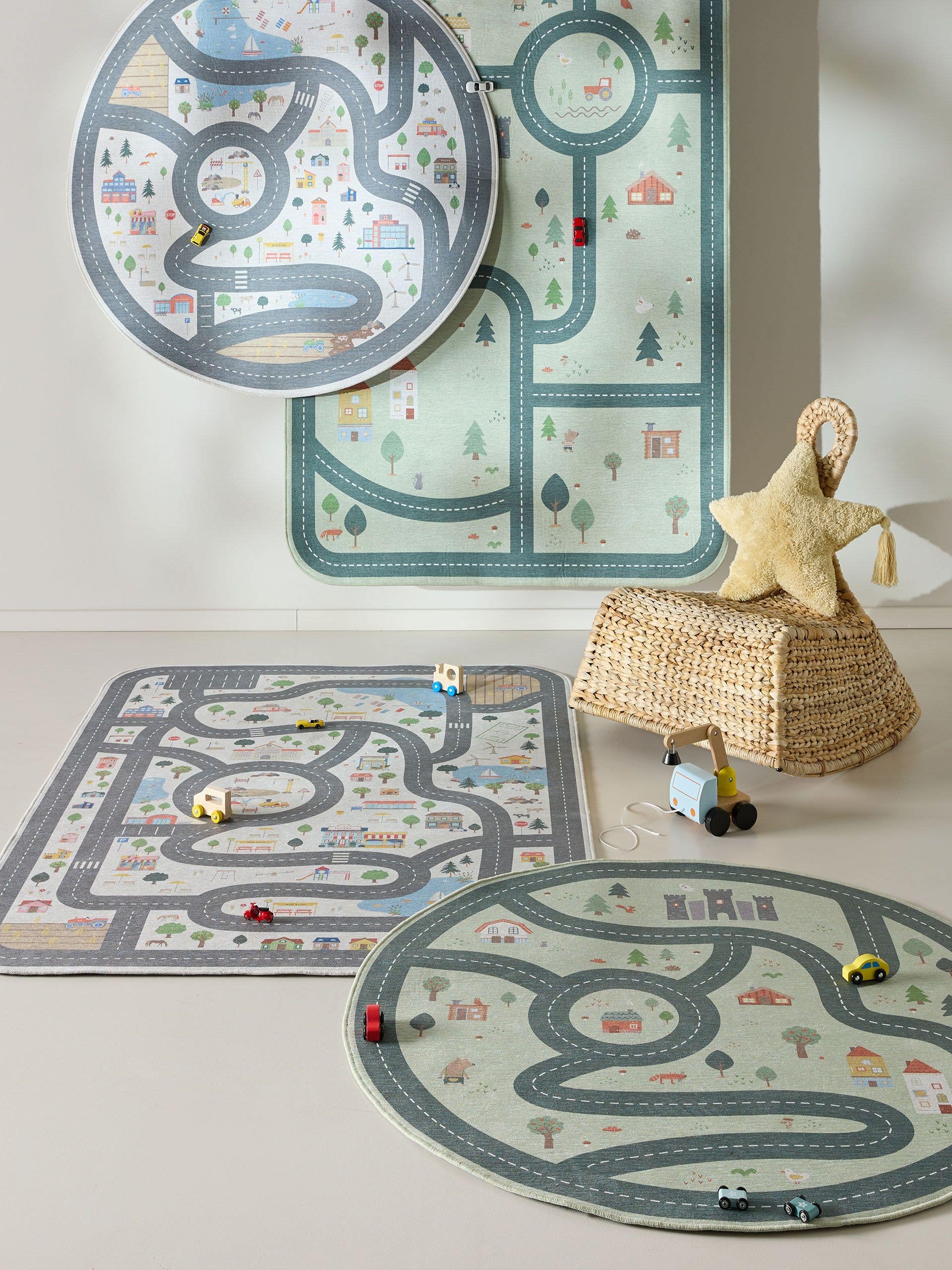 Rug made of 100% Polyester in Green with a 1- 5 mm high pile by Lytte