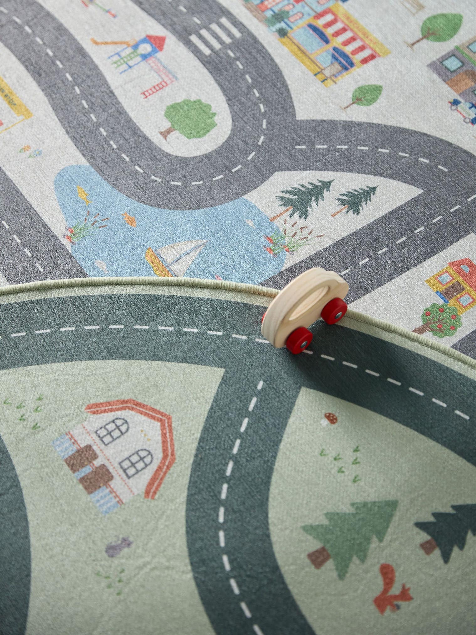 Teppich aus 100% Polyester in Grün mit bis 5 mm hohem Flor von Lytte