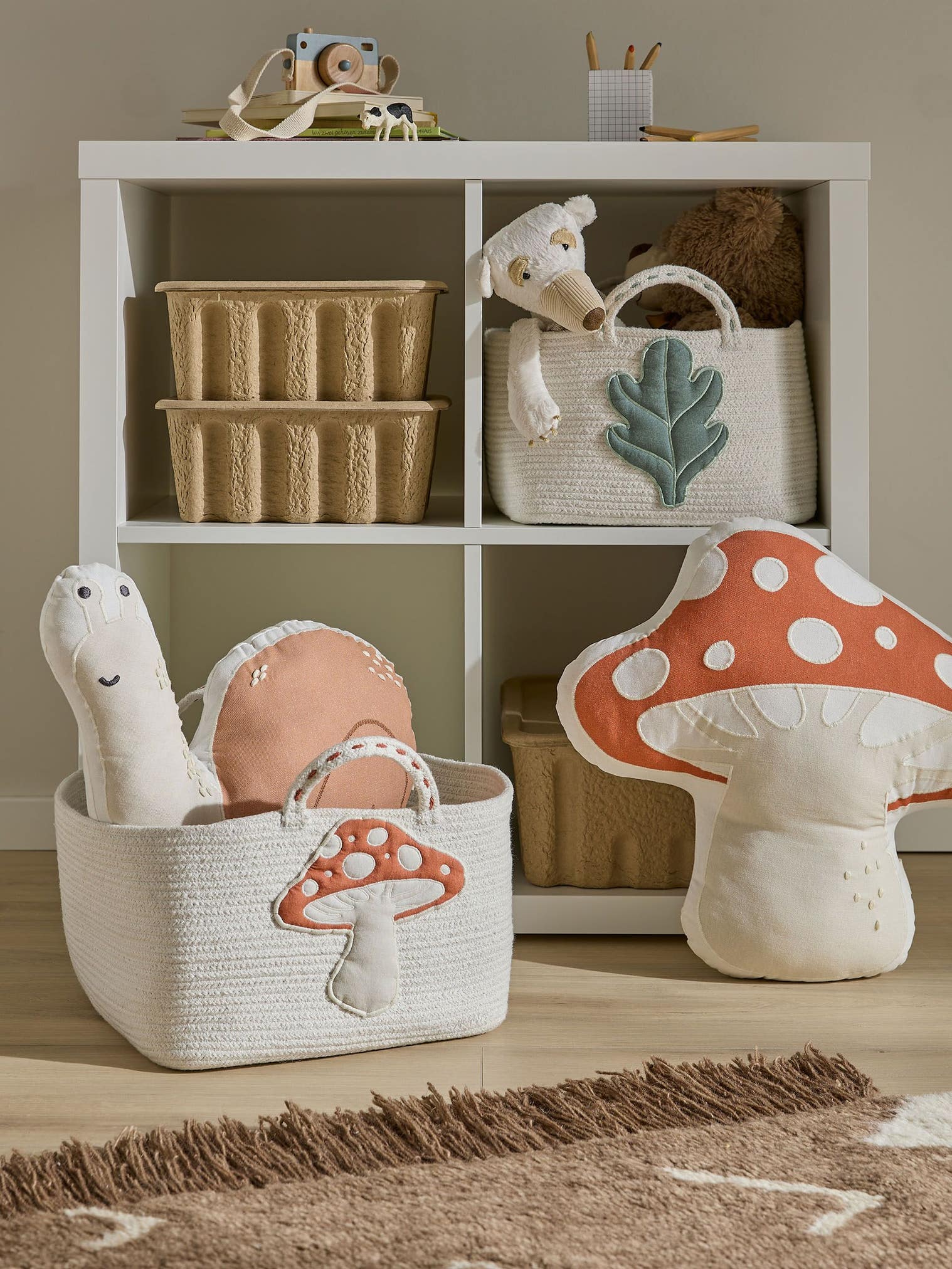 Coussin Isa Beige/Rouge en motif KidsDesign en 100% Coton de Lytte