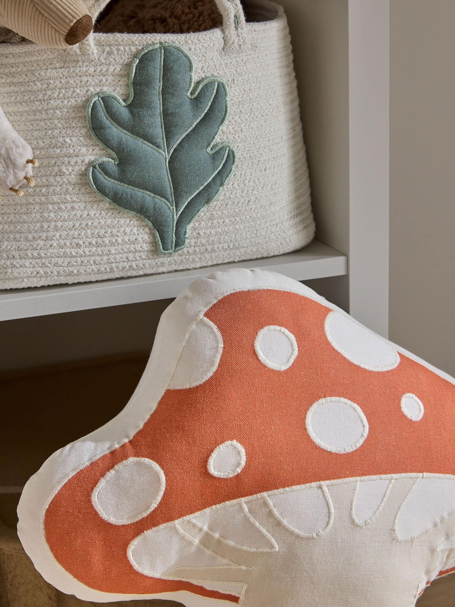 Coussin Isa Beige/Rouge en motif KidsDesign en 100% Coton de Lytte