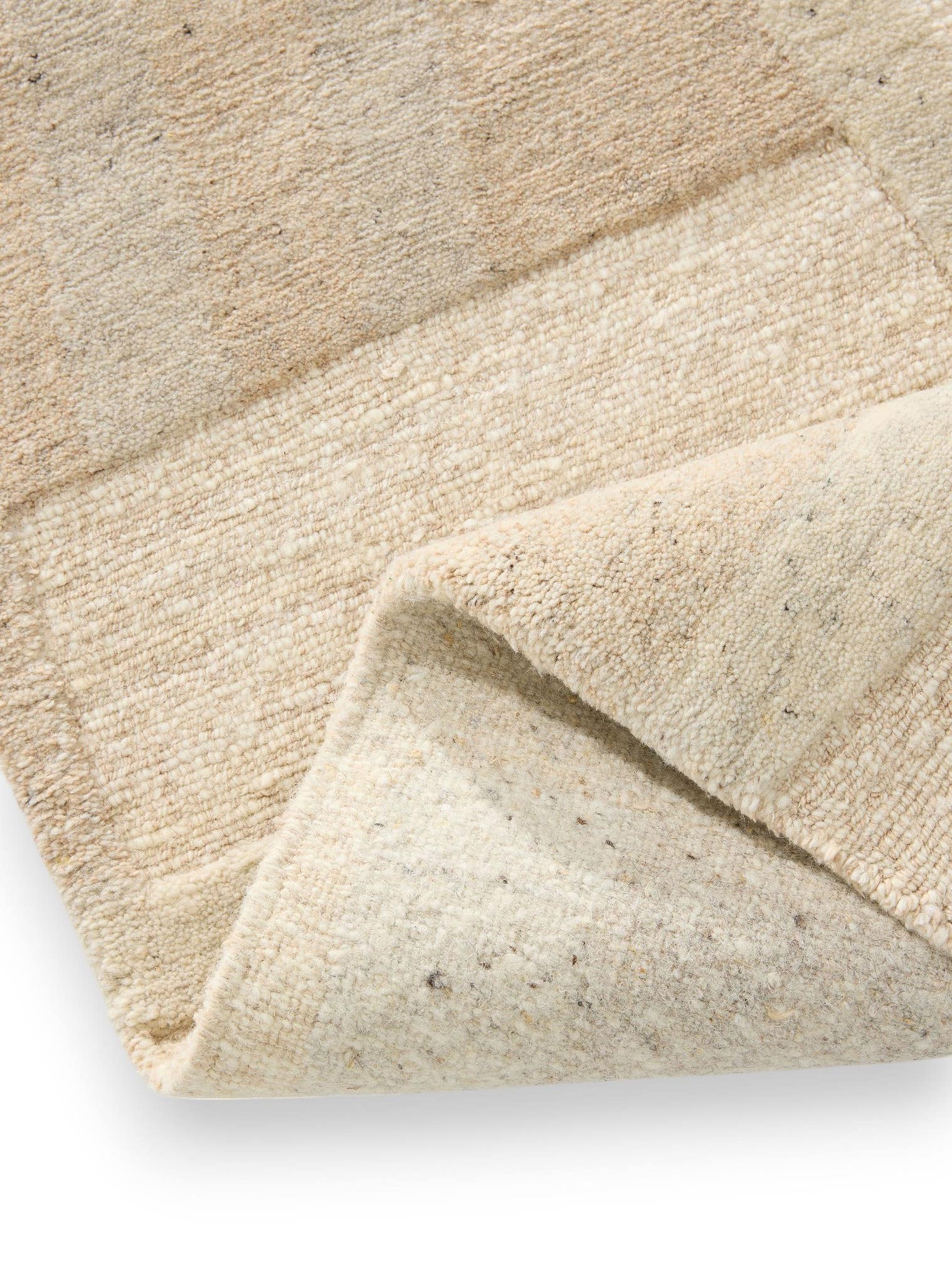 Teppich aus 100% Wolle in Beige mit 6 bis 10 mm hohem Flor von benuta Finest