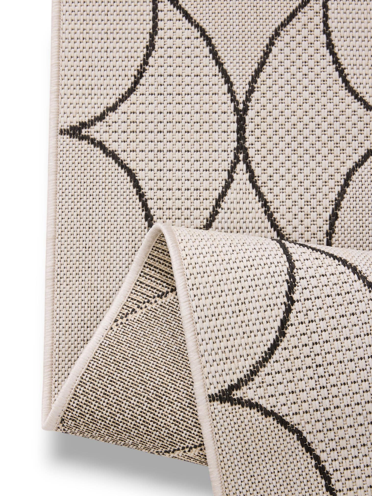 Teppich aus 100% Polypropylen in Weiß mit bis 5 mm hohem Flor von benuta Nest