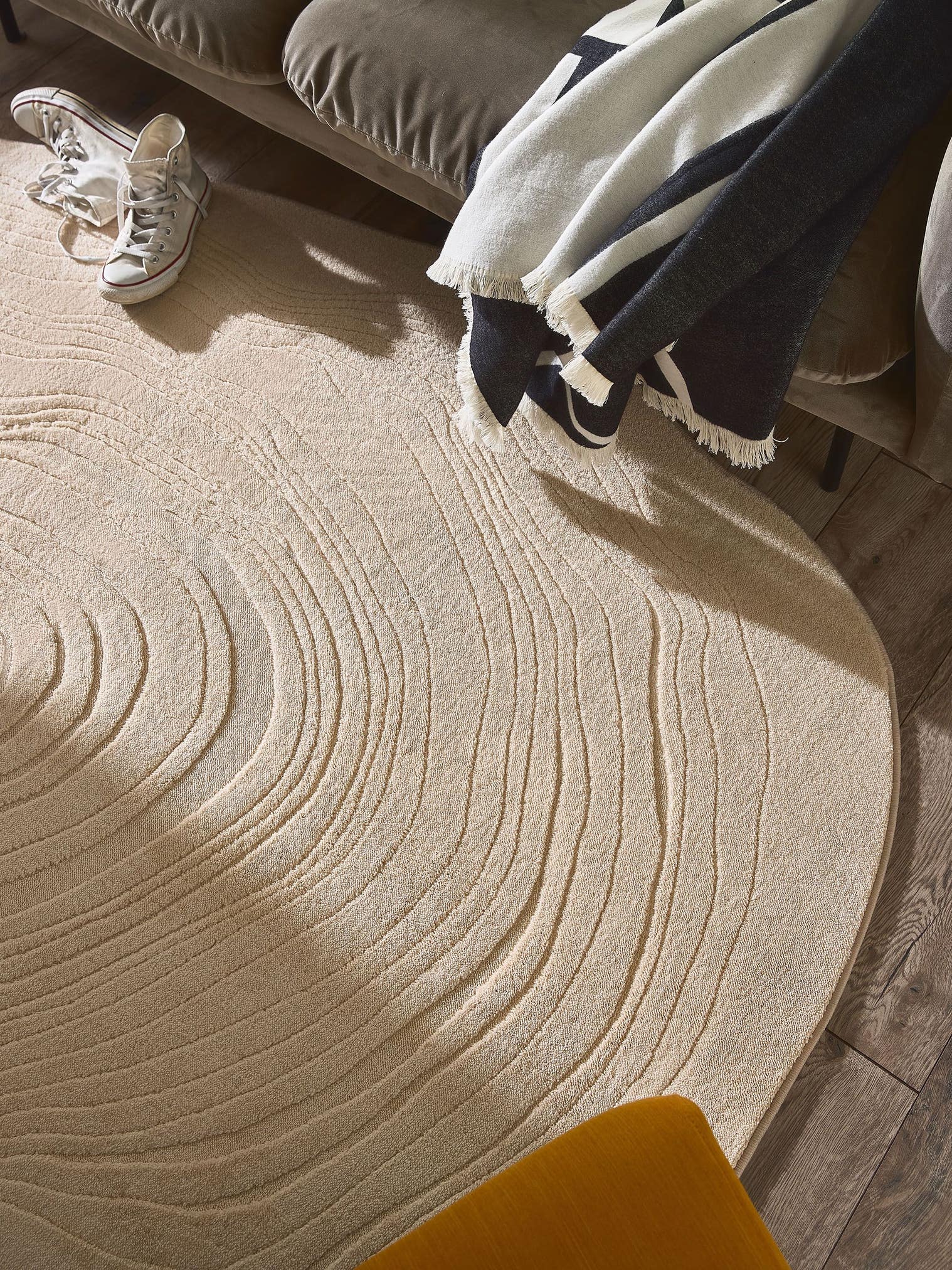 Tapis en 100% Polyester en Beige avec une pile de 6 - 10 mm de hauteur de benuta Pop