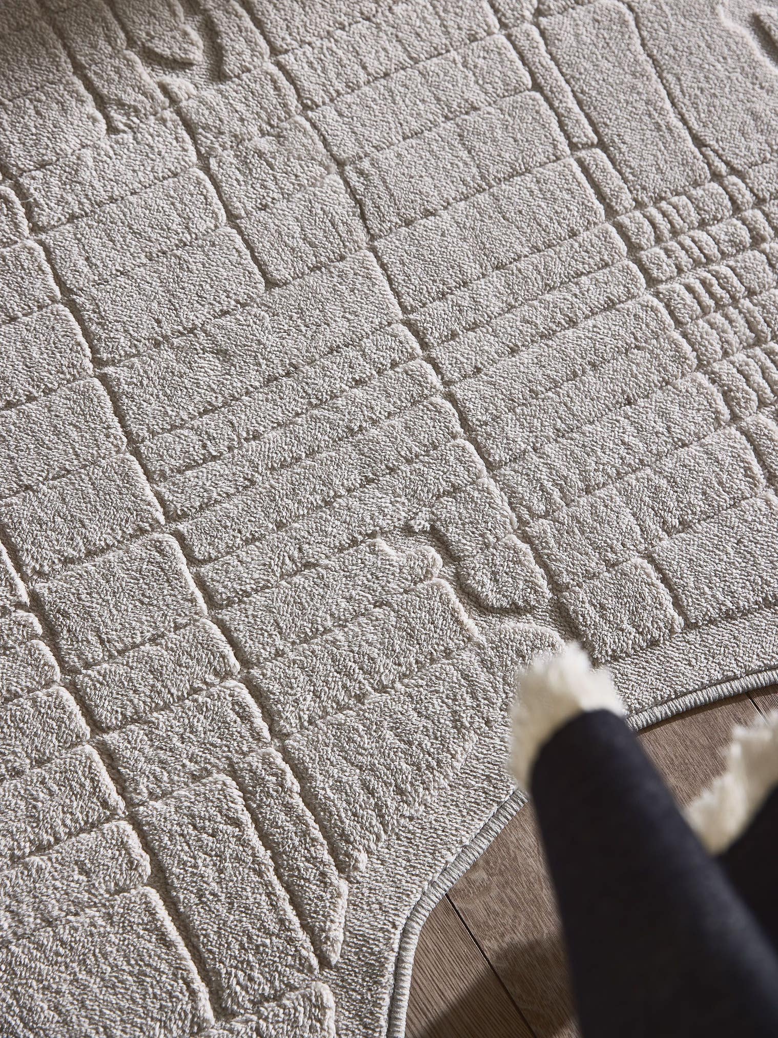 Rug made of 100% Polyester in Grey with a 6 - 10 mm high pile by benuta Pop