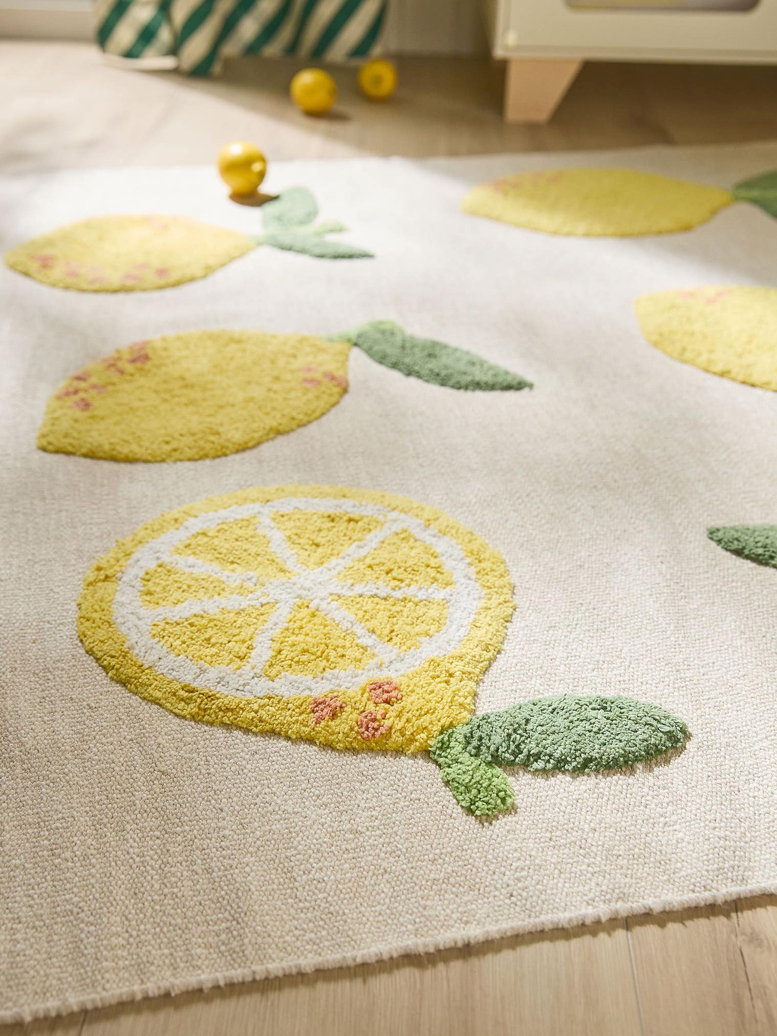 Teppich aus 100% Baumwolle in Gelb mit 11 bis 20 mm hohem Flor von Lytte