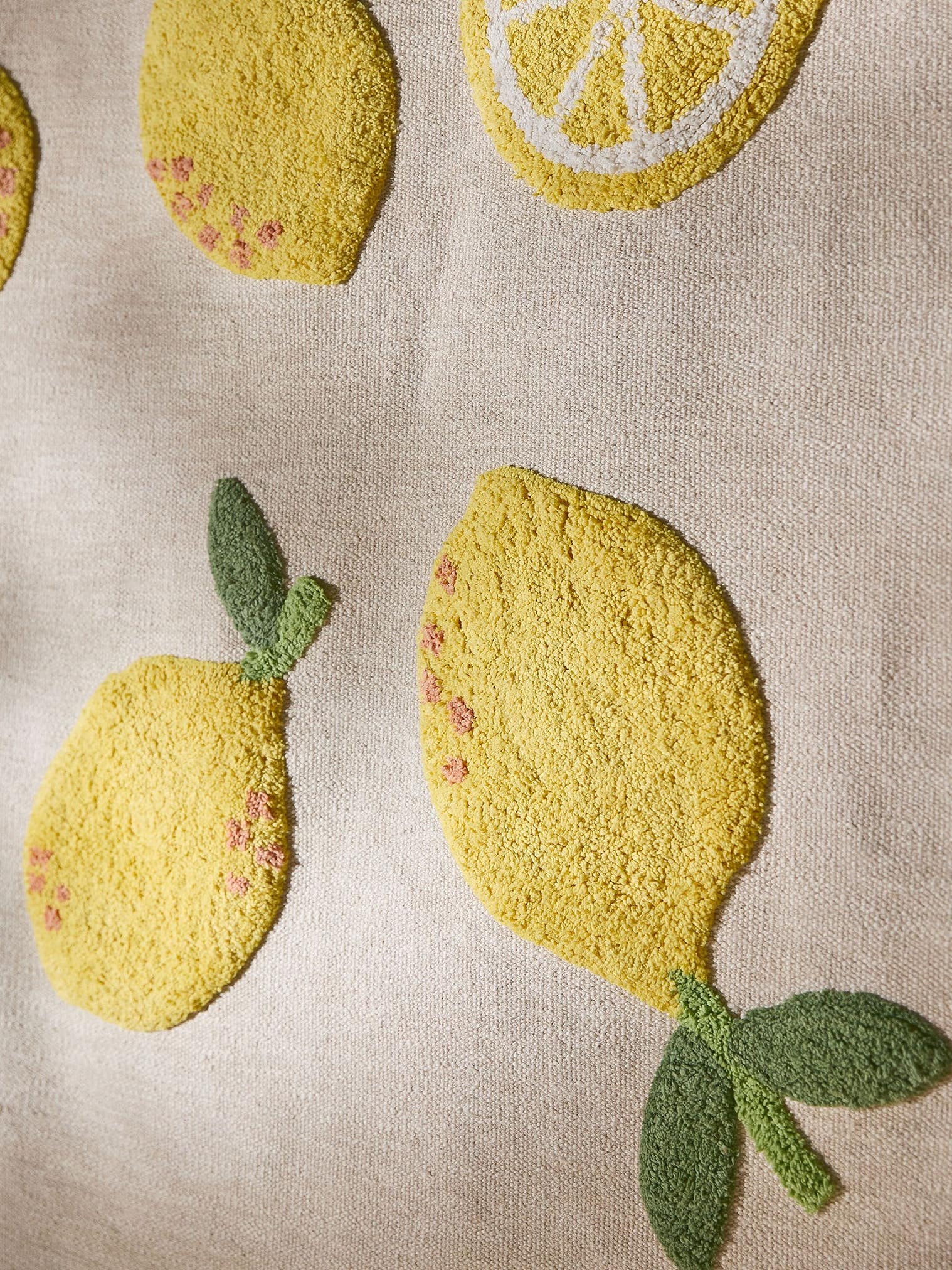 Teppich aus 100% Baumwolle in Gelb mit 11 bis 20 mm hohem Flor von Lytte