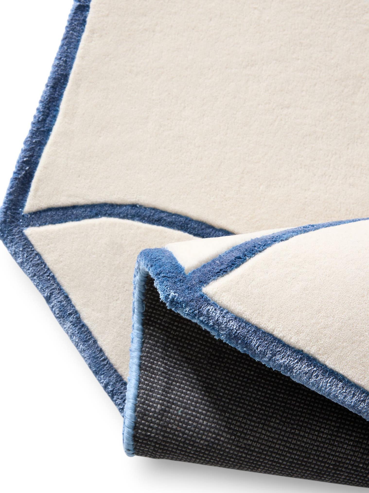 Rug made of 85% Wool, 15% Lyocell (TENCEL™) in Beige with a 6 - 10 mm high pile by benuta Finest