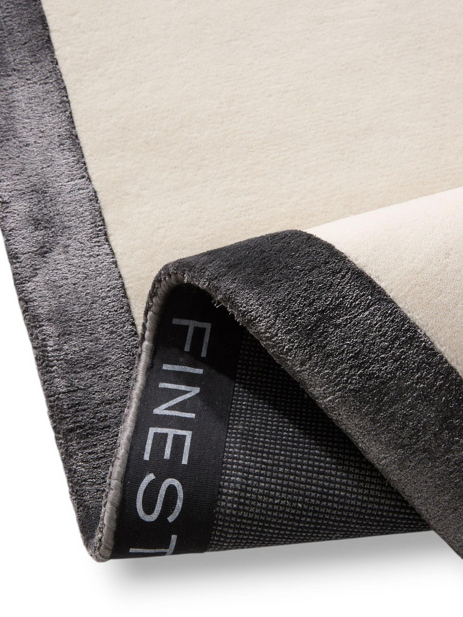 Teppich aus 80% Wolle, 20% Lyocell (TENCEL™) in Schwarz/Weiß mit 6 bis 10 mm hohem Flor von benuta Finest