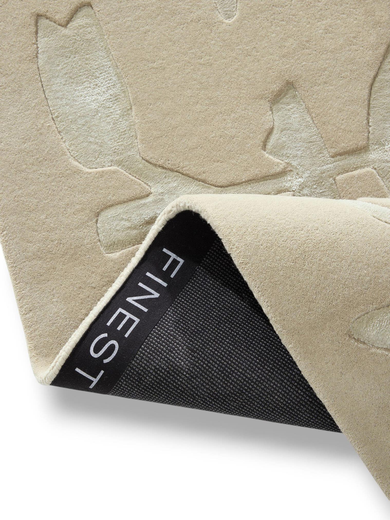 Teppich aus 65% Wolle, 35% Lyocell (TENCEL™) in Taupe mit 6 bis 10 mm hohem Flor von benuta Finest