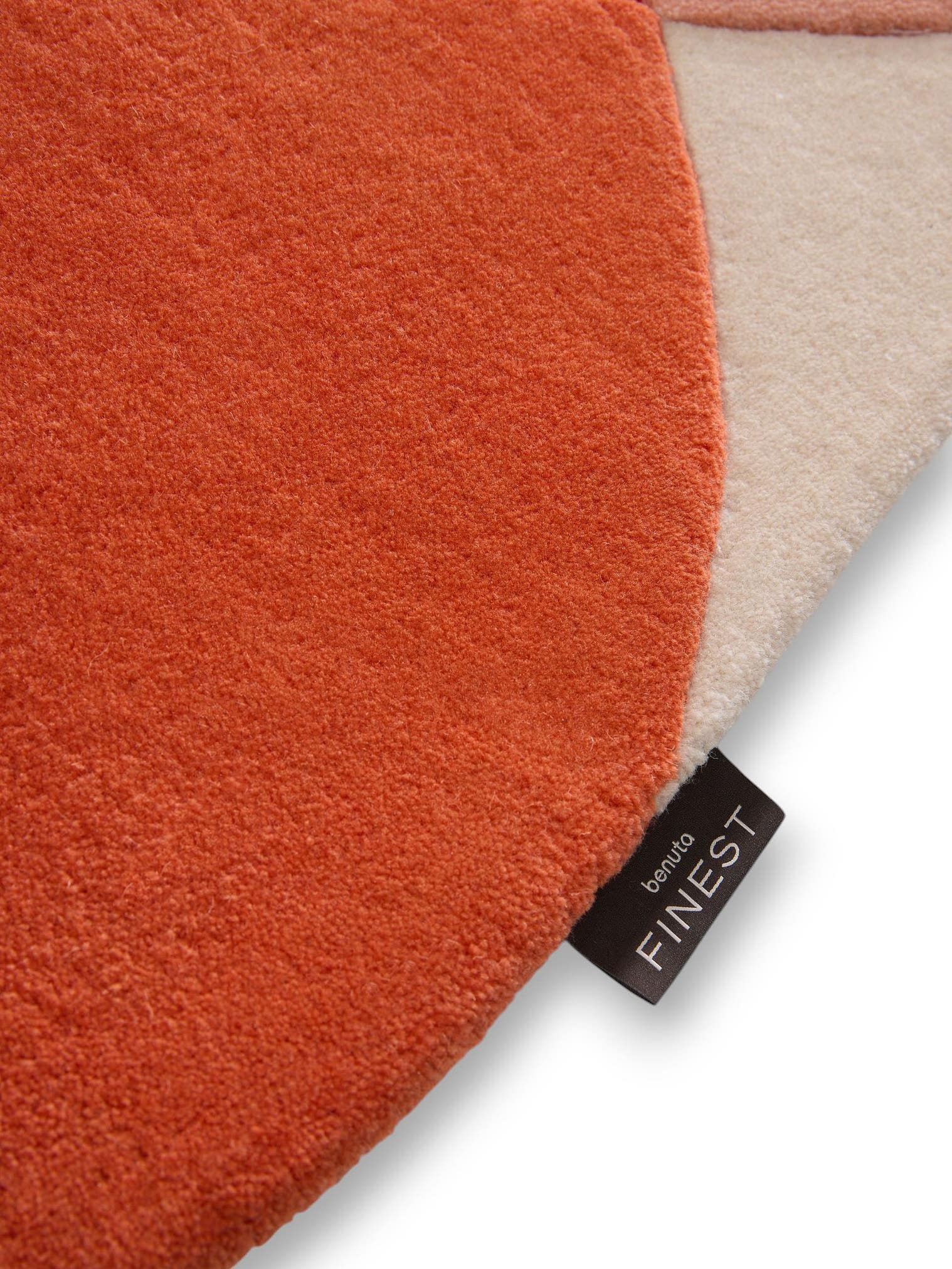 Teppich aus 100% Wolle (aus Neuseeland) in Rot mit 11 bis 20 mm hohem Flor von benuta Finest