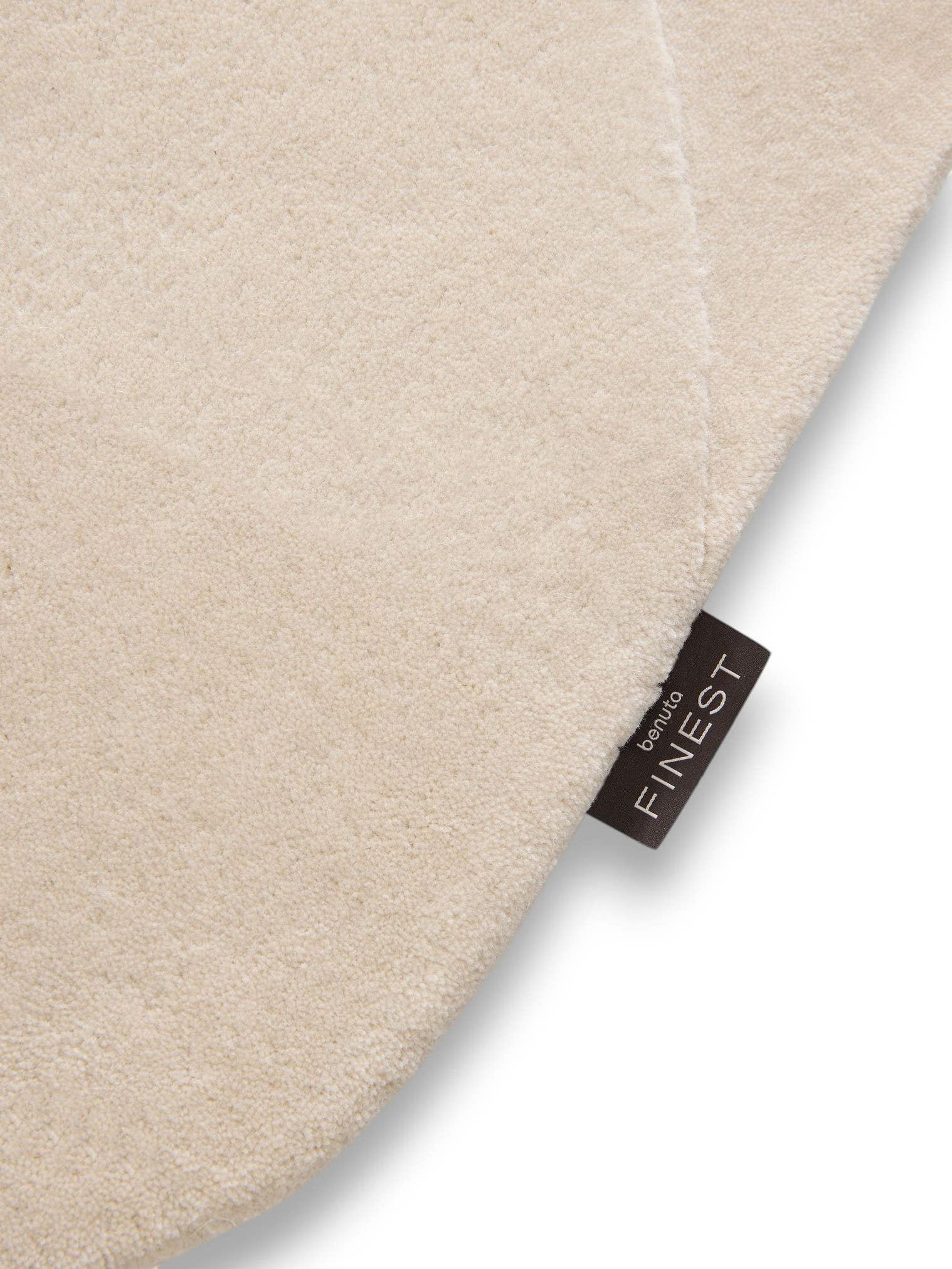 Teppich aus 100% Wolle (aus Neuseeland) in Beige mit 11 bis 20 mm hohem Flor von benuta Finest