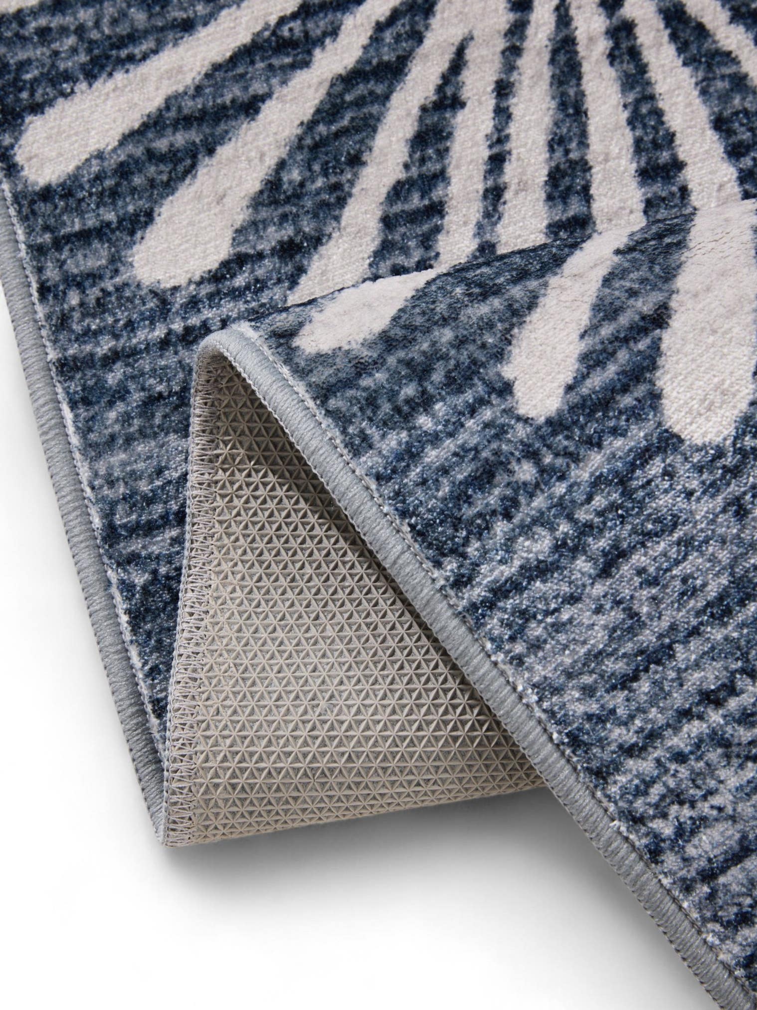 Teppich aus 100% Poliéster in Azul mit 1- 5 mm hohem Flor von benuta Nest