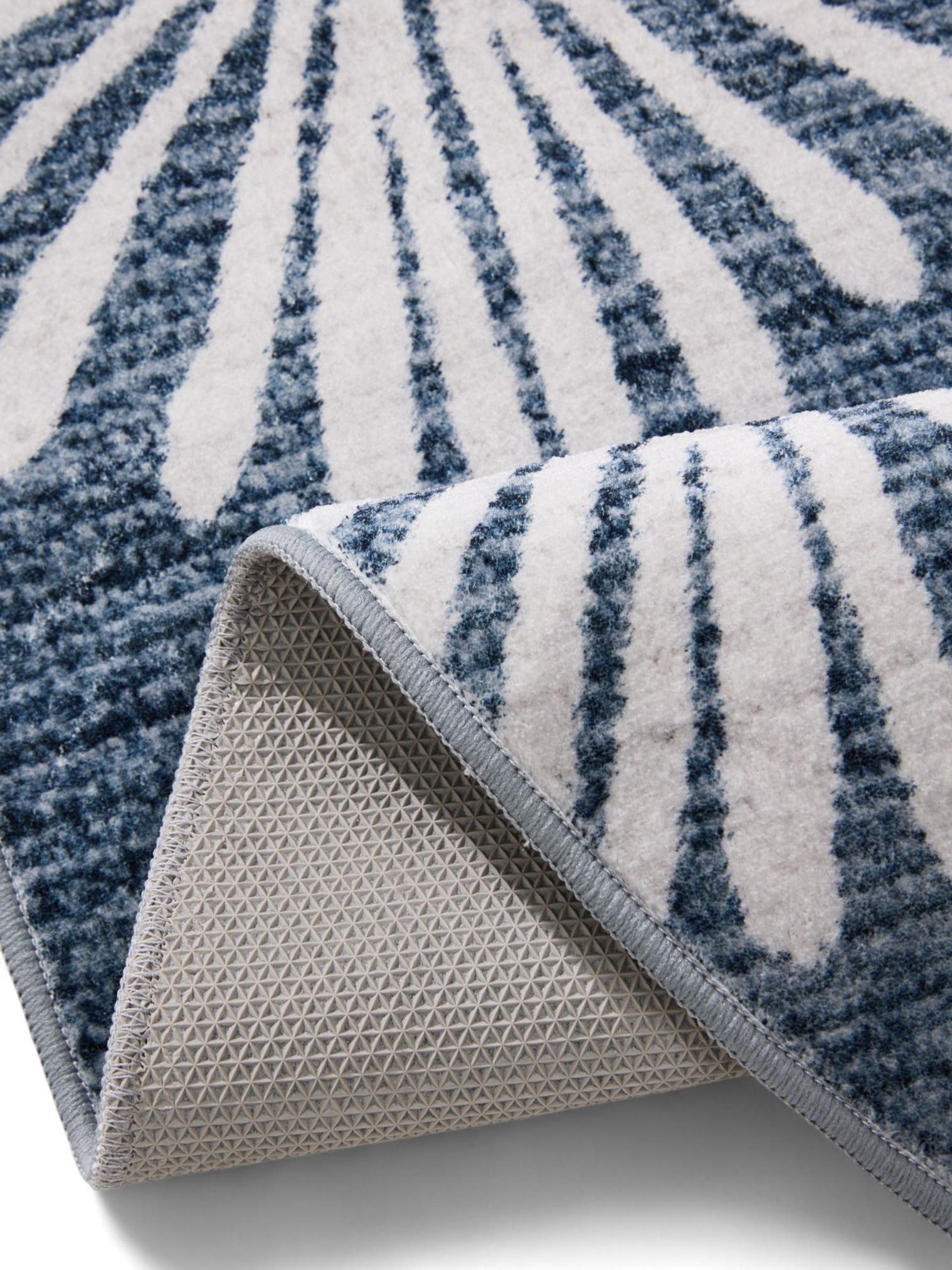 Koberec z 100% polyester v Grey s vlasem výšky do 5 mm od benuta Nest