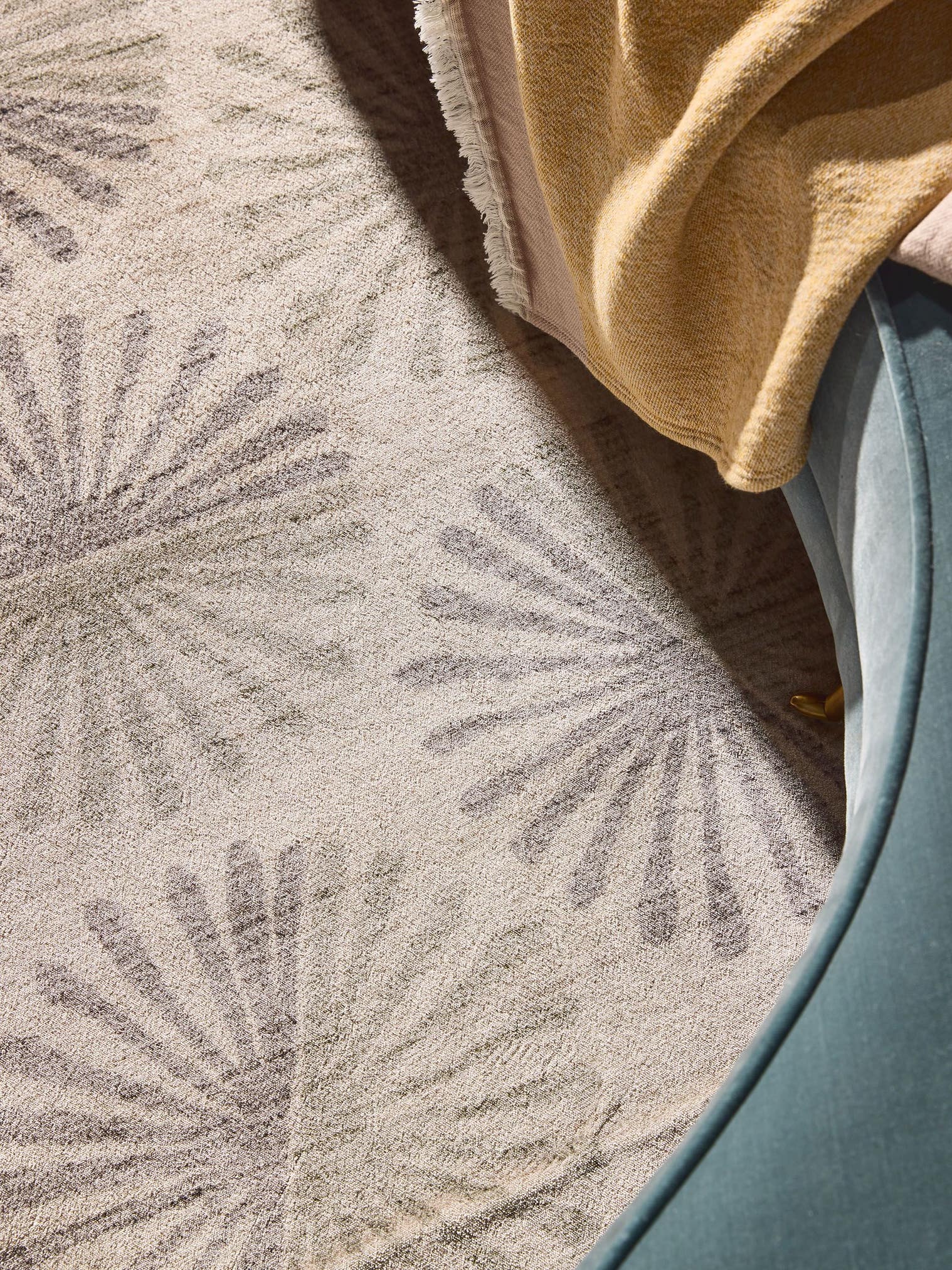 Teppich aus 100% Poliéster in Beige mit 1- 5 mm hohem Flor von benuta Nest