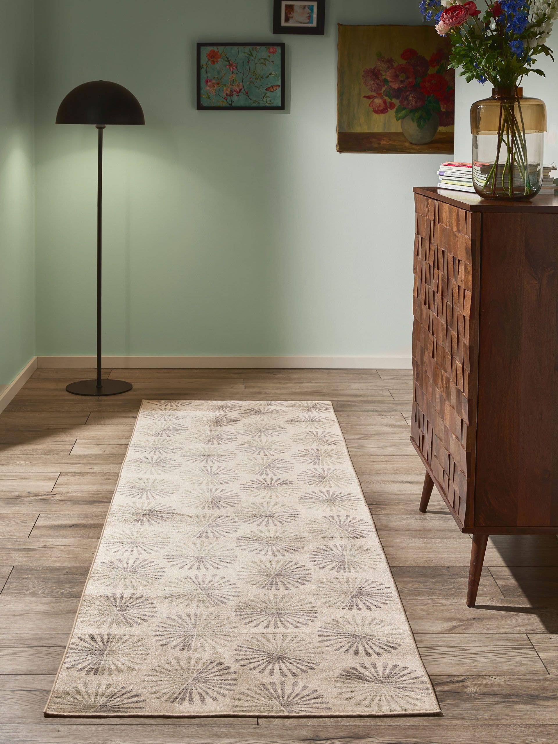 Rug made of 100% Polyester in Beige with a 1- 5 mm high pile by benuta Nest
