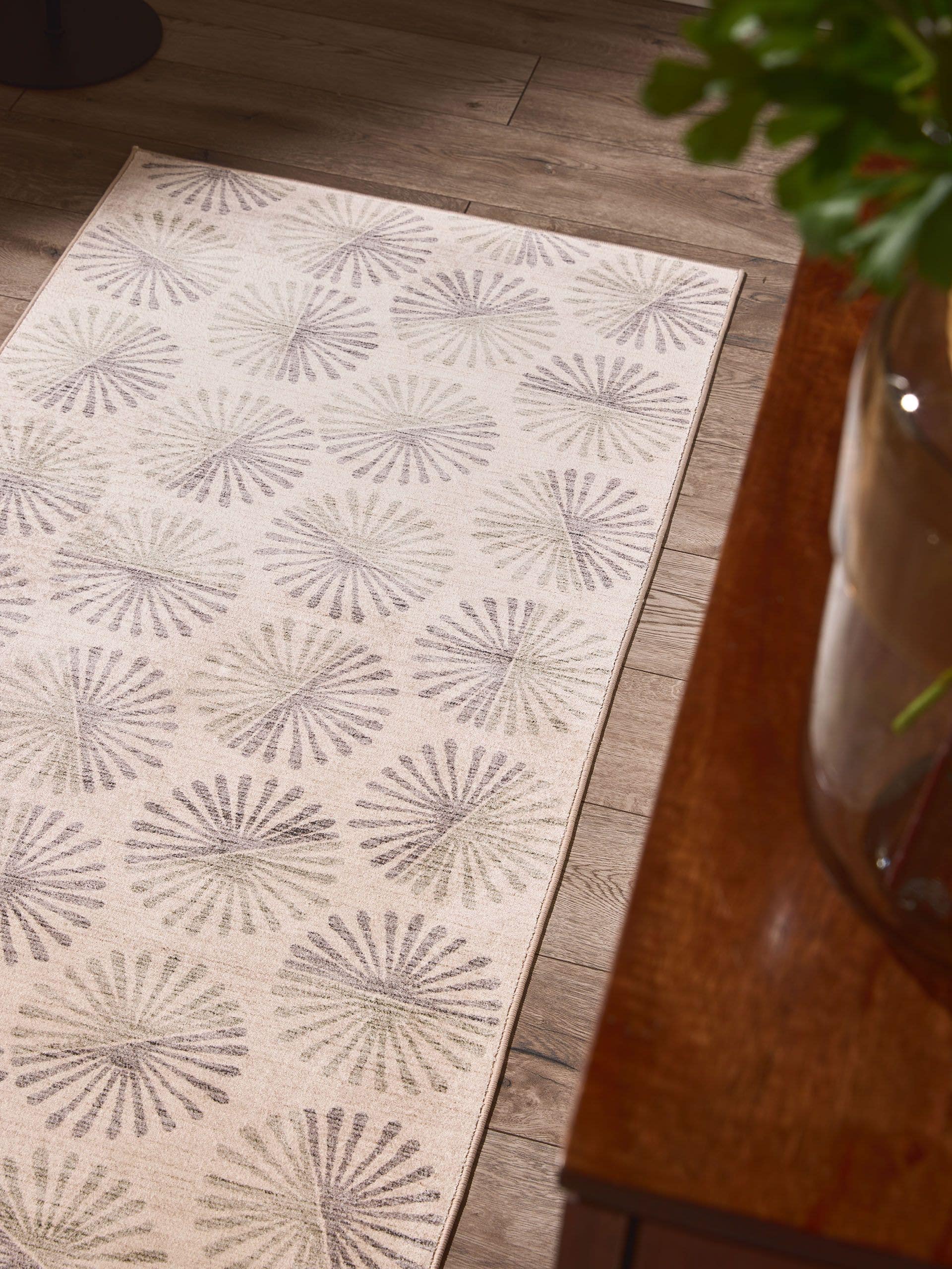 Rug made of 100% Polyester in Beige with a 1- 5 mm high pile by benuta Nest