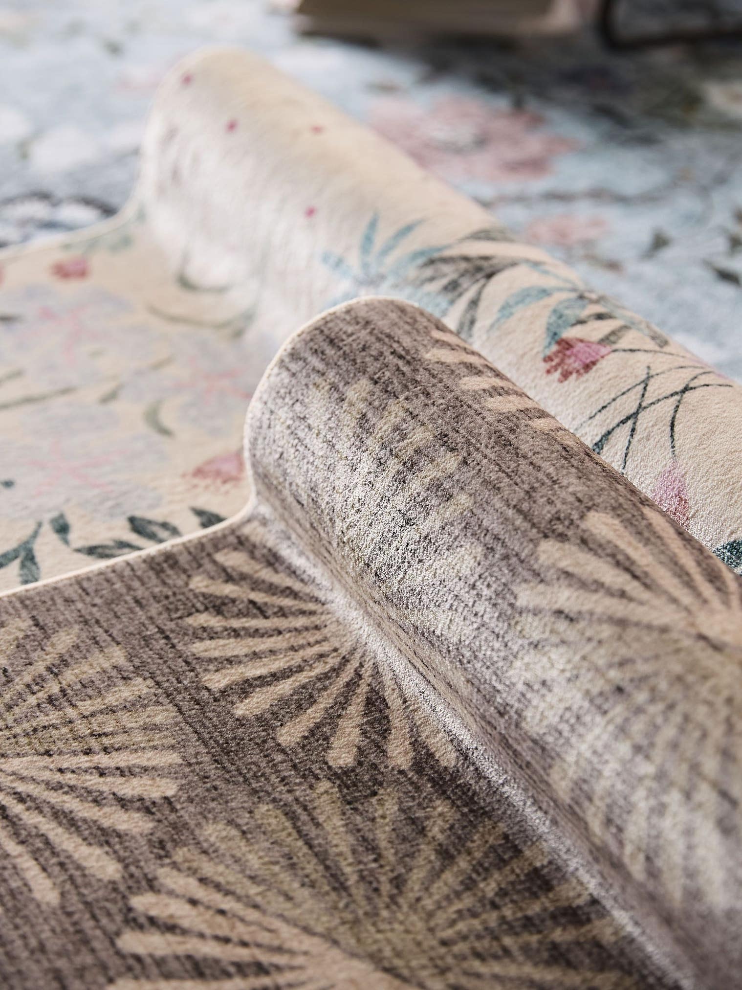 Tæppe af 100% Polyester i Beige med 1- 5 mm høj luv fra benuta Nest