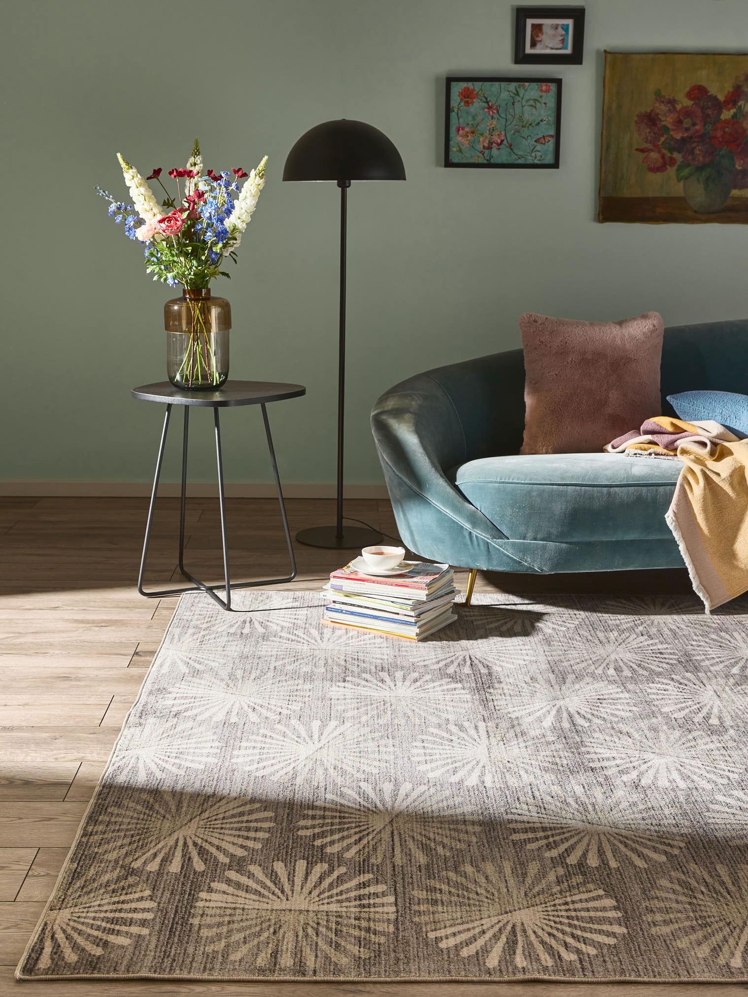 Teppich aus 100% Poliéster in Taupe mit 1- 5 mm hohem Flor von benuta Nest