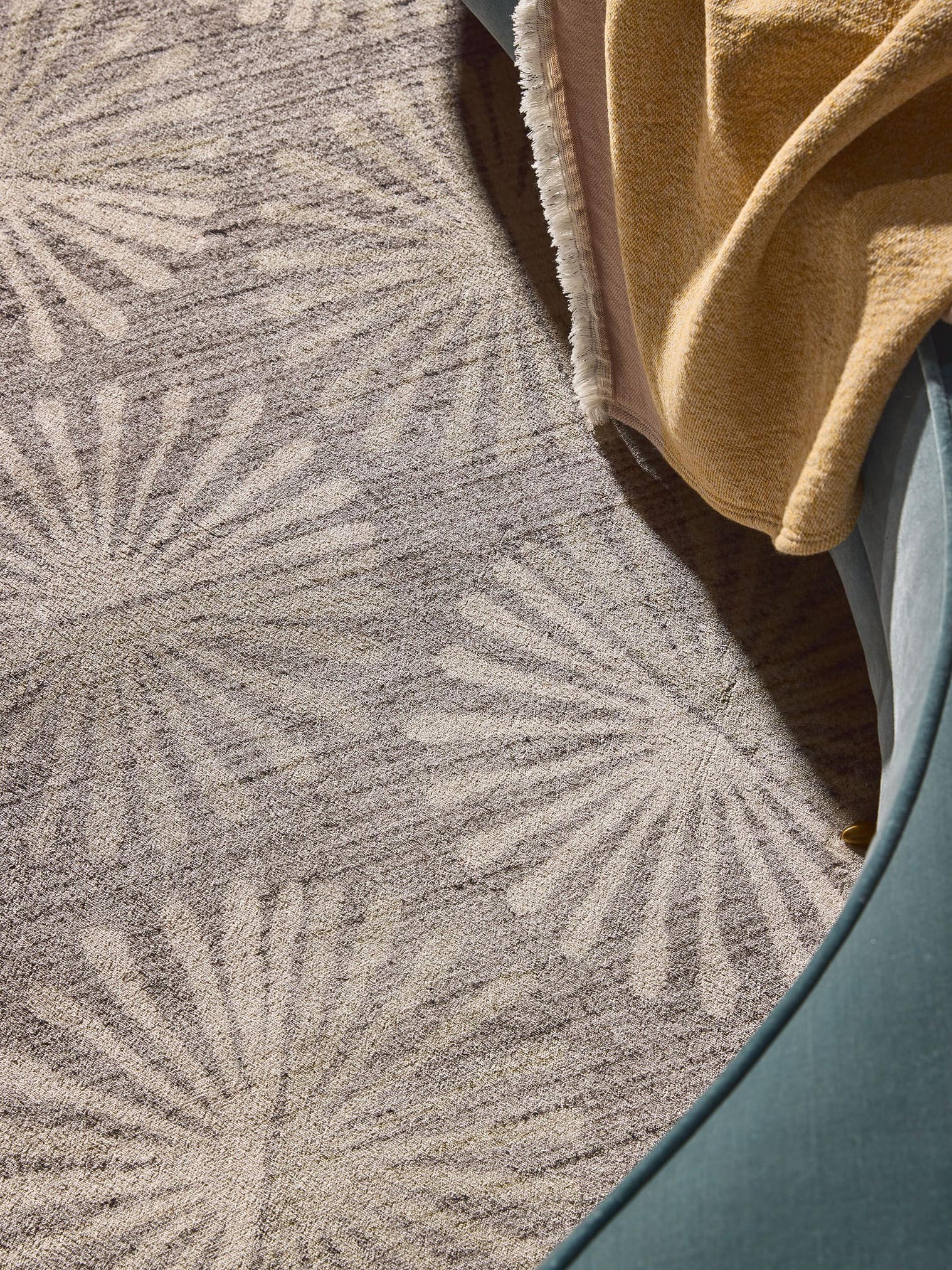 Teppich aus 100% Poliéster in Taupe mit 1- 5 mm hohem Flor von benuta Nest