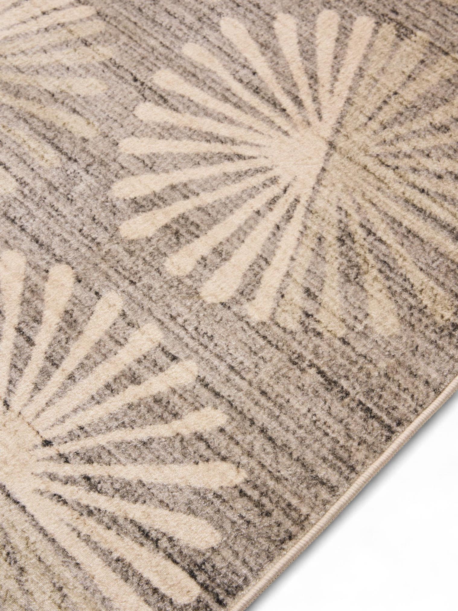 Teppich aus 100% Poliéster in Taupe mit 1- 5 mm hohem Flor von benuta Nest