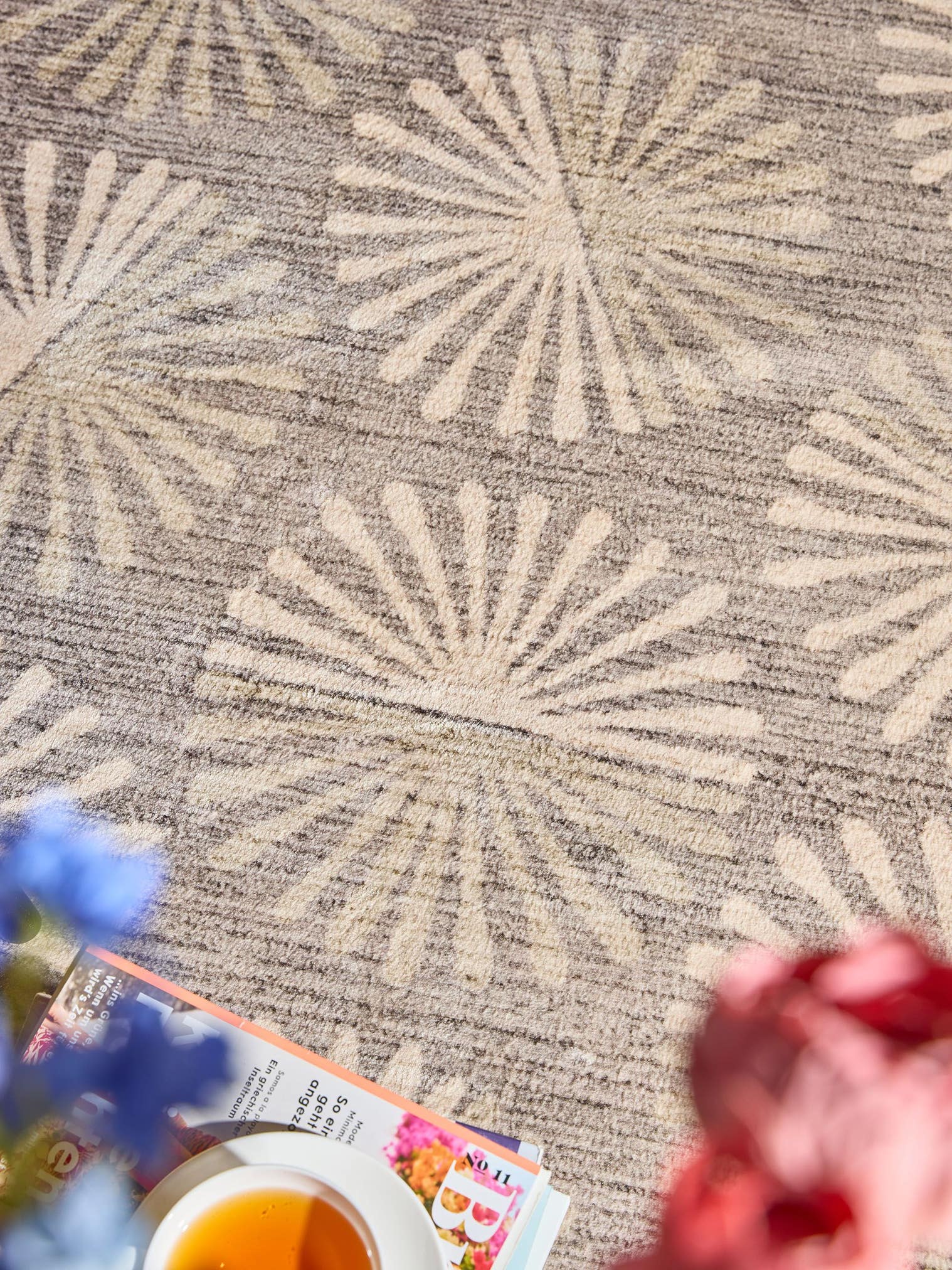 Teppich aus 100% Polyester in Taupe mit bis 5 mm hohem Flor von benuta Nest