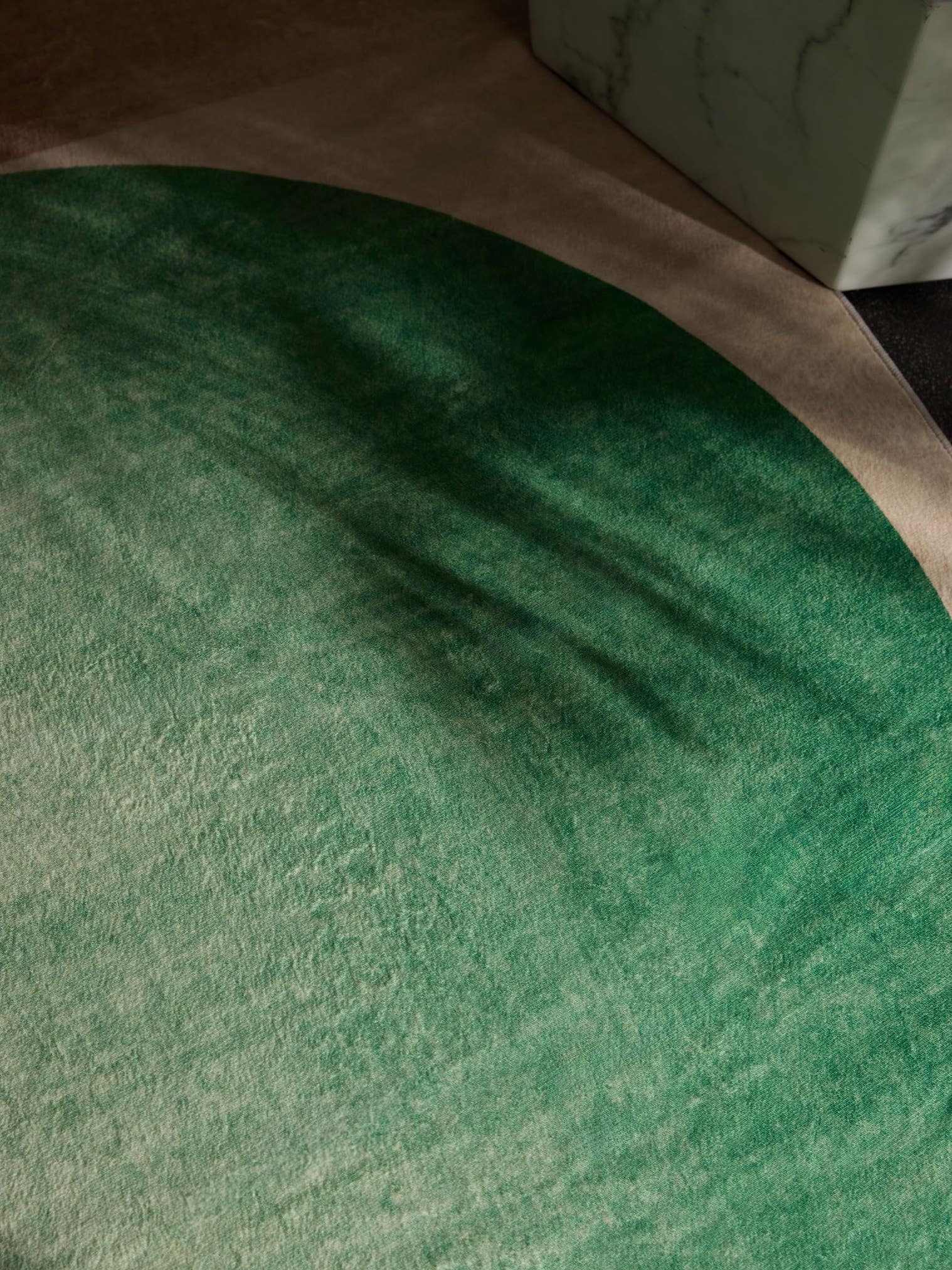 Tapijt van 100% Polyester in Beige met een 1- 5 mm hoge pool van benuta Pop