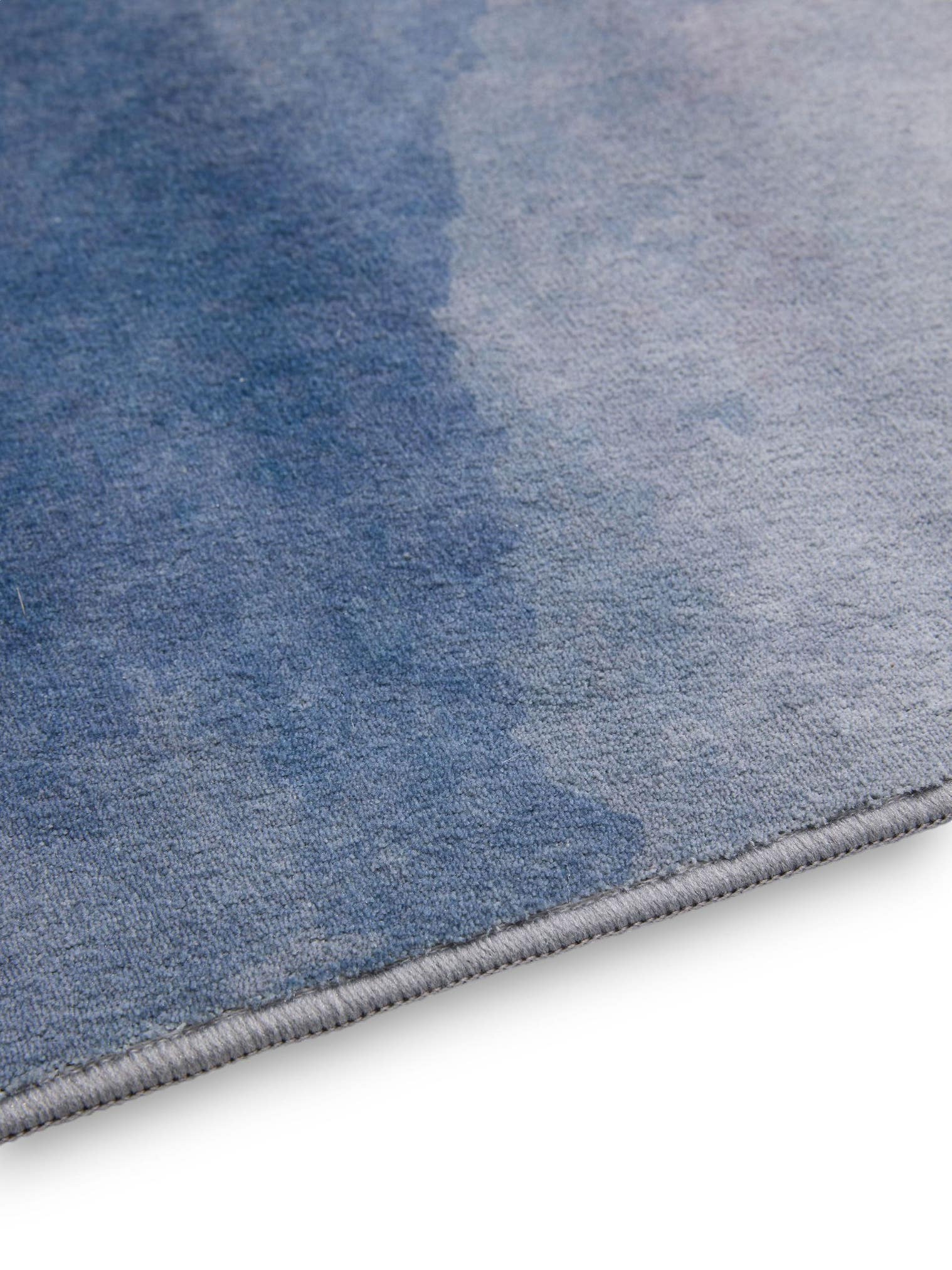 Teppich aus 100% Polyester in Grau mit bis 5 mm hohem Flor von benuta Pop