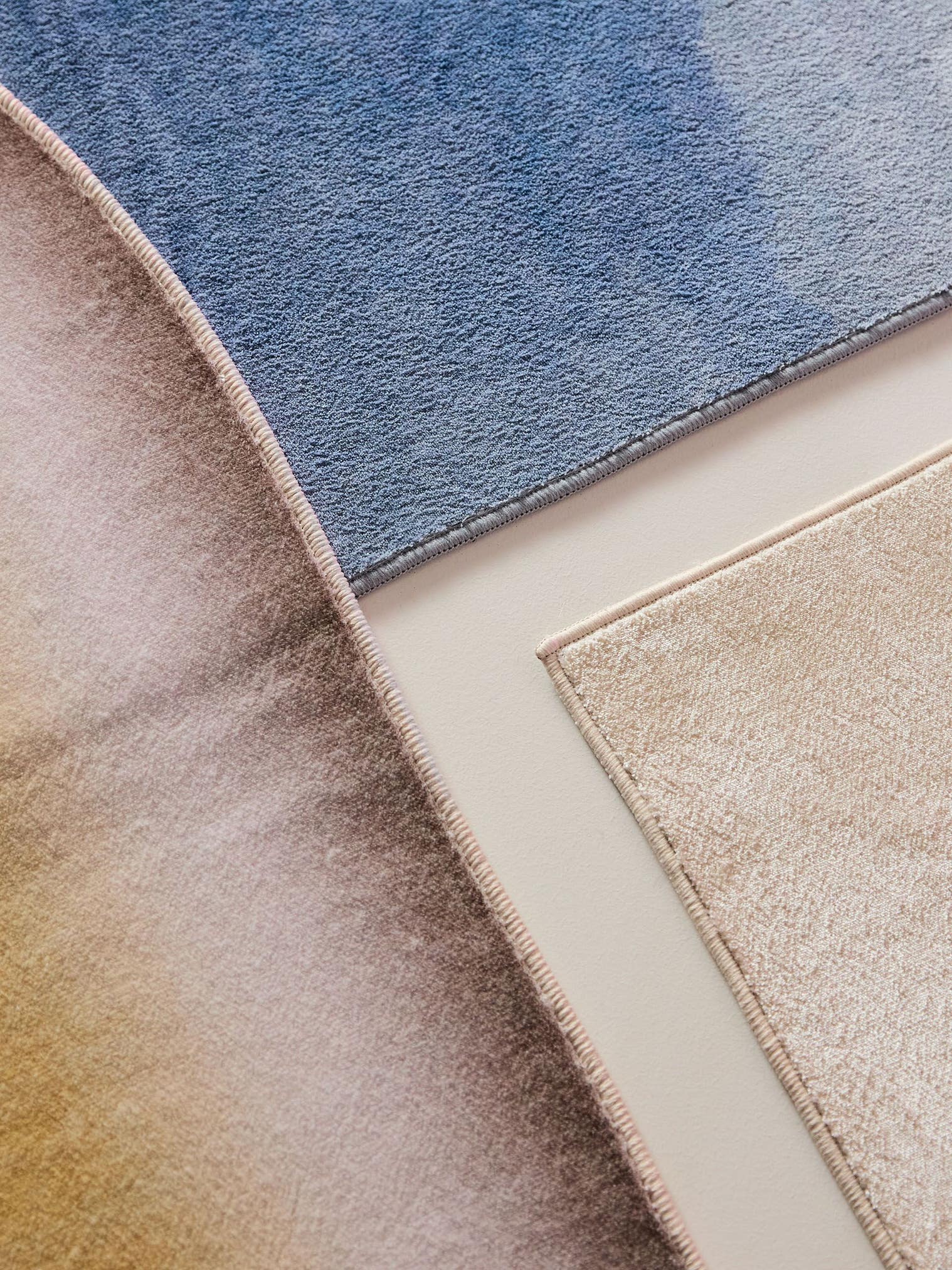 Teppich aus 100% Polyester in Grau mit bis 5 mm hohem Flor von benuta Pop