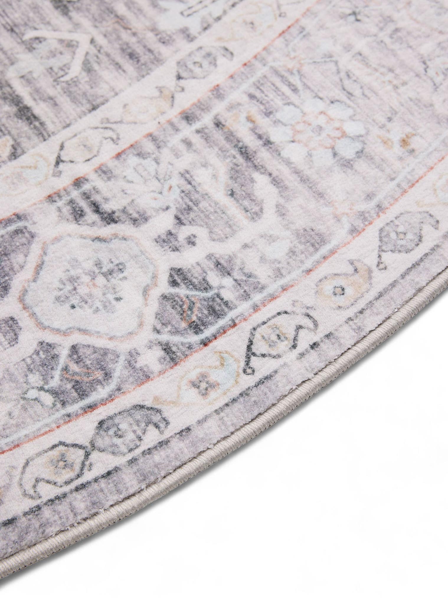 Teppich aus 100% Polyester in Grau mit bis 5 mm hohem Flor von benuta Nest