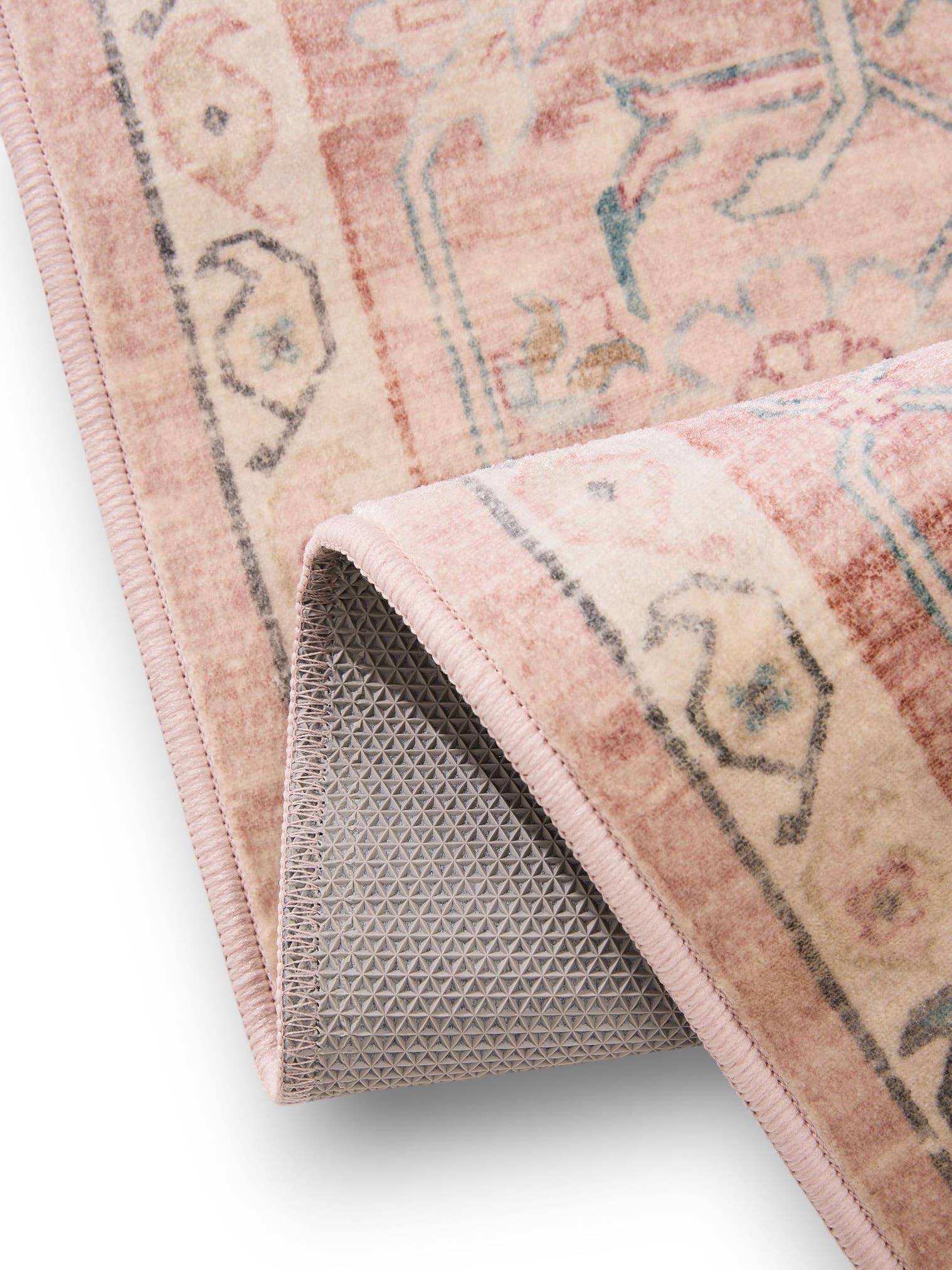 Rug made of 100% Polyester in Pink with a 1- 5 mm high pile by benuta Nest