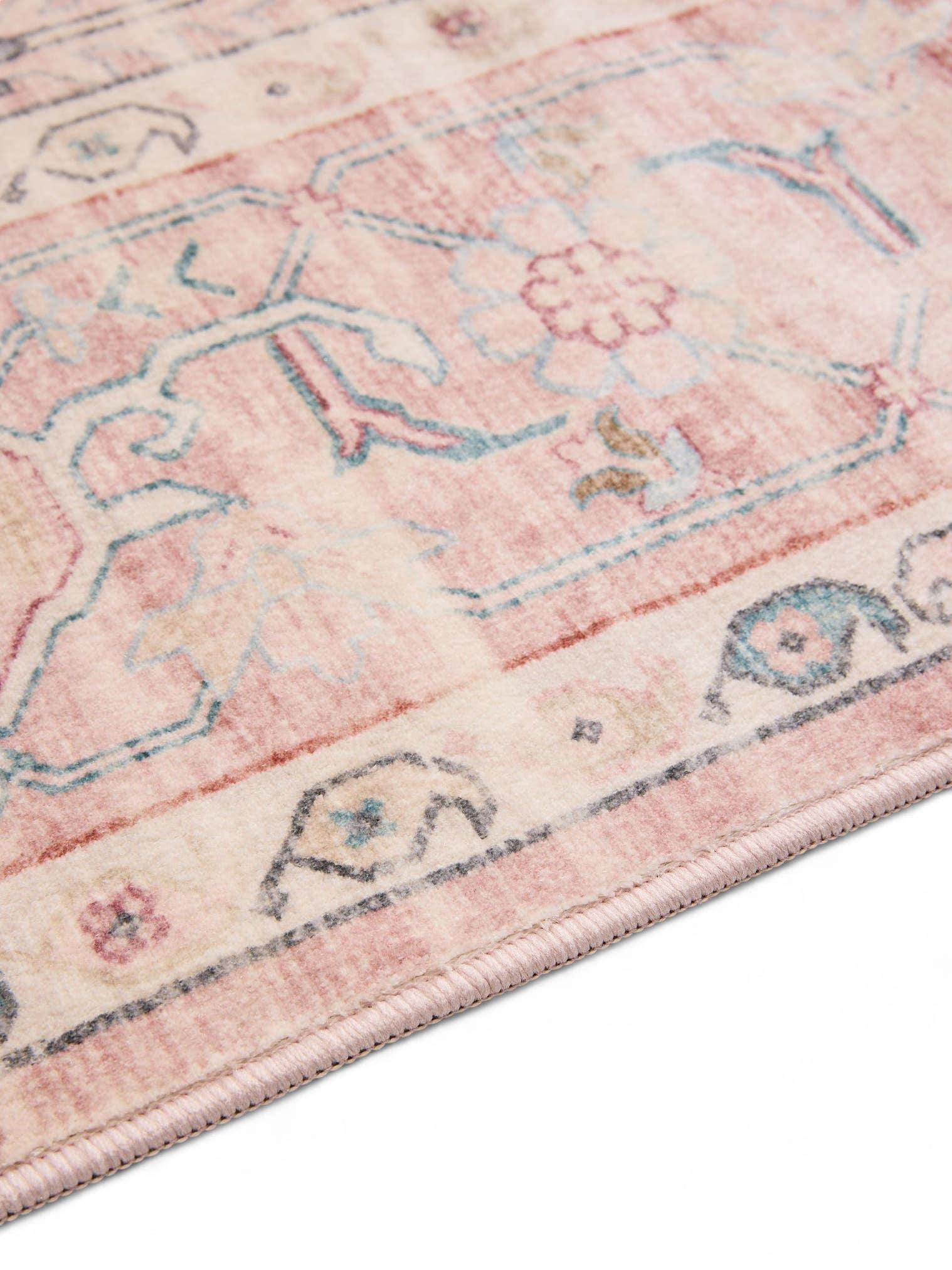 Rug made of 100% Polyester in Pink with a 1- 5 mm high pile by benuta Nest
