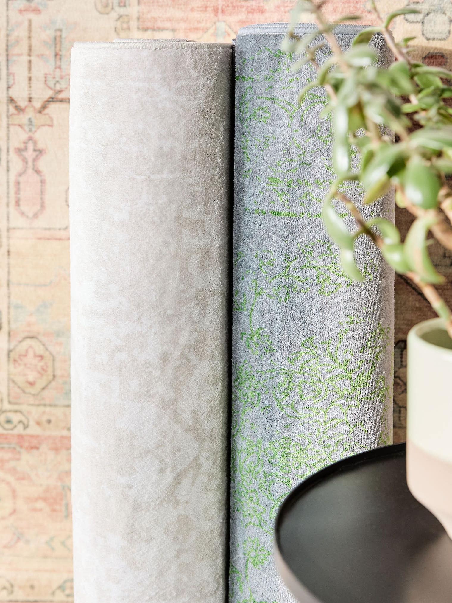 Teppich aus 100% Polyester in Taupe mit bis 5 mm hohem Flor von benuta Nest