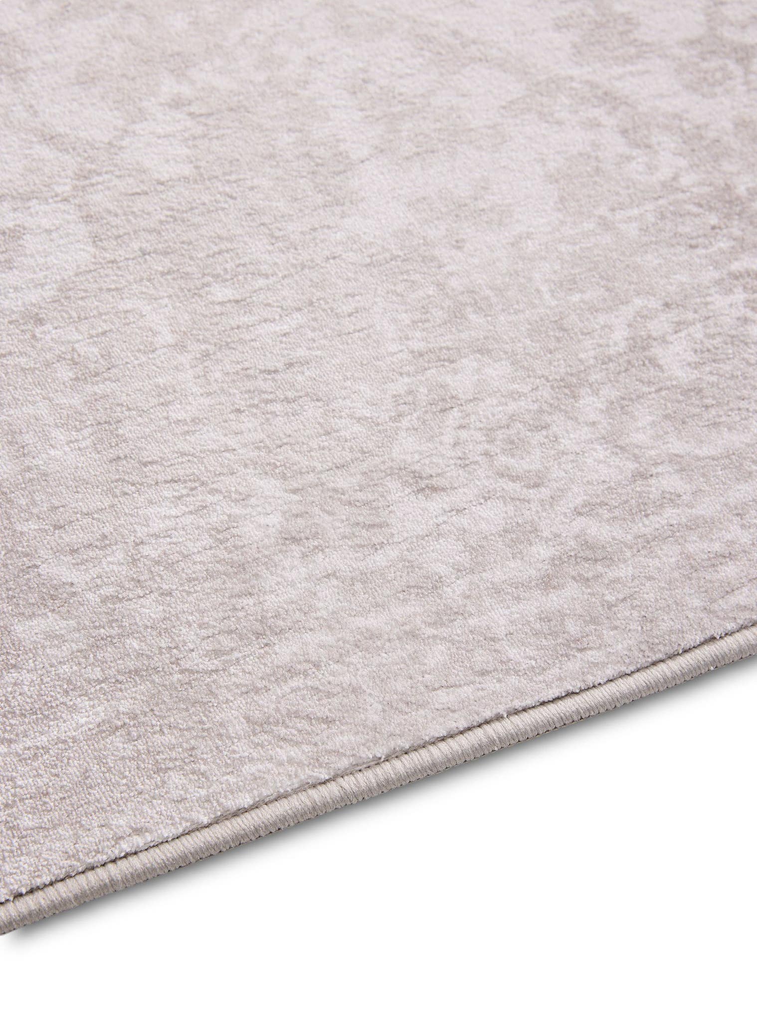 Dywan z 100% poliester w kolorze szarobrązowy z włosiem 1- 5 mm wysokim od benuta Nest