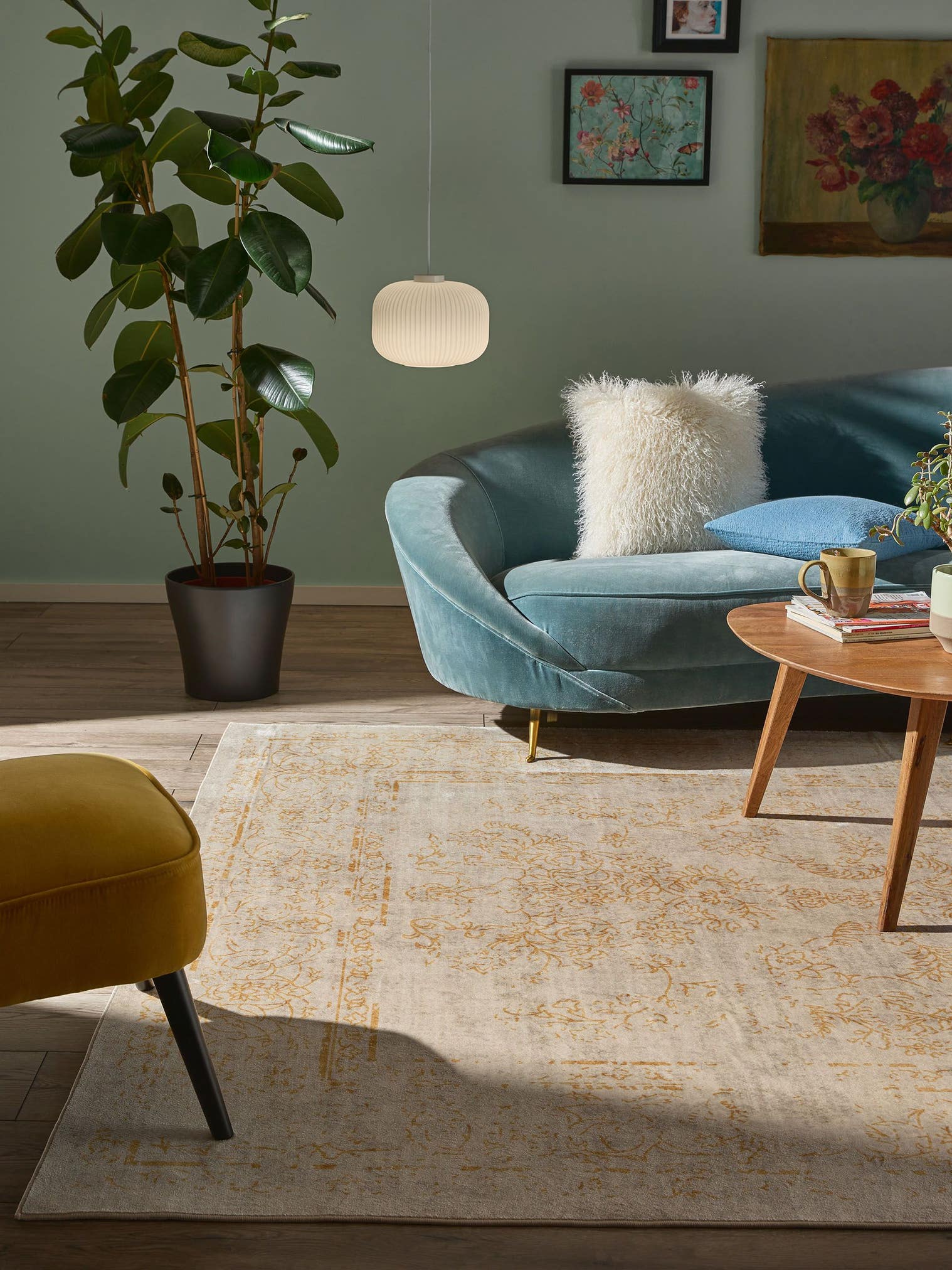 Teppich aus 100% Polyester in Beige mit bis 5 mm hohem Flor von benuta Nest
