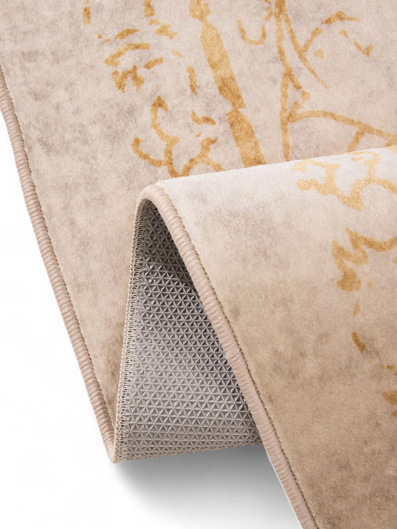 Teppich aus 100% Polyester in Beige mit bis 5 mm hohem Flor von benuta Nest