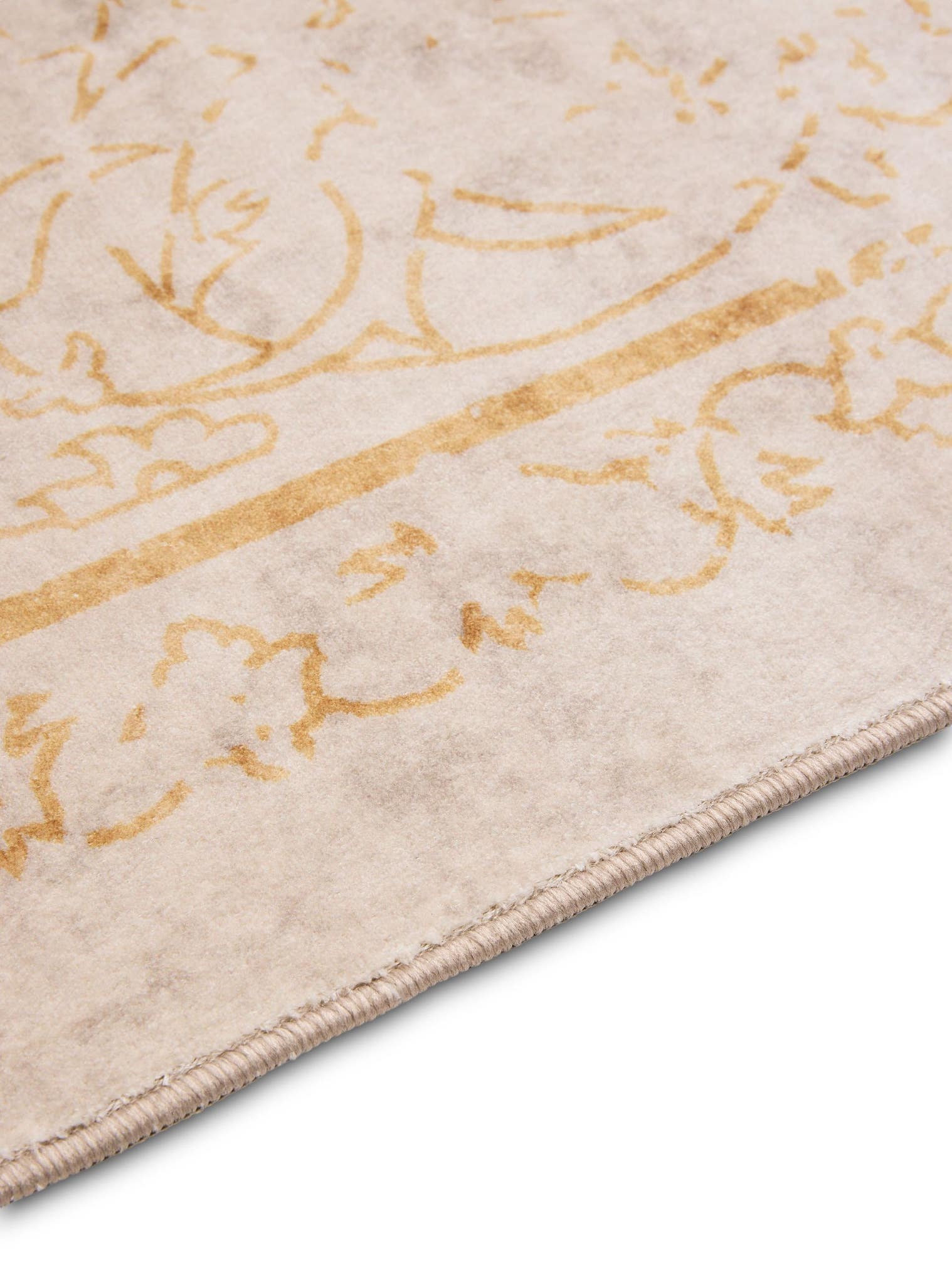 Teppich aus 100% Polyester in Beige mit bis 5 mm hohem Flor von benuta Nest