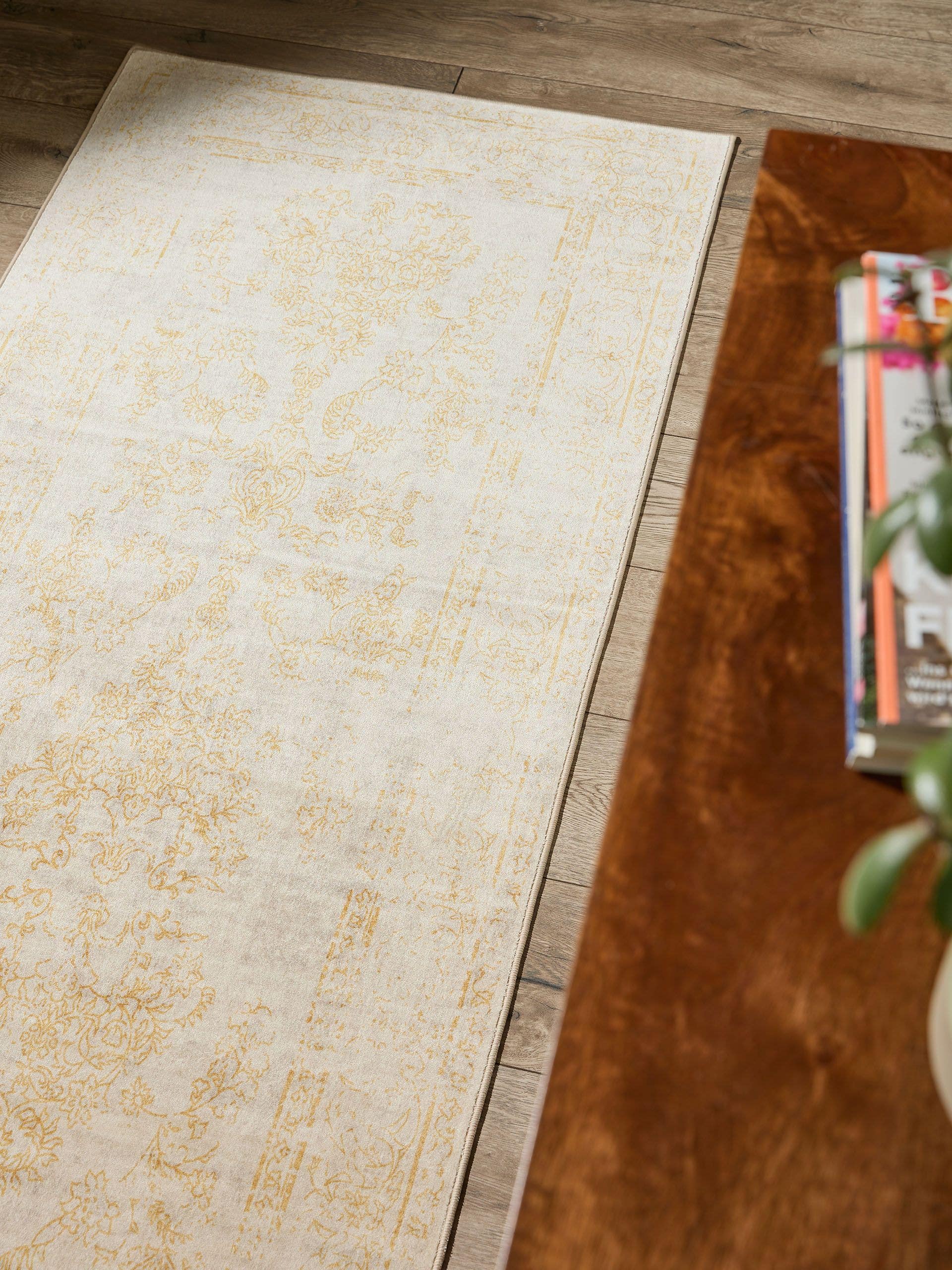 Rug made of 100% Polyester in Beige with a 1- 5 mm high pile by benuta Nest