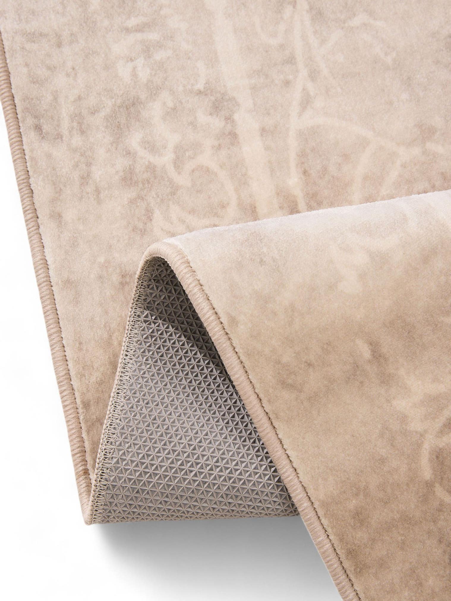 Rug made of 100% Polyester in Beige with a 1- 5 mm high pile by benuta Nest
