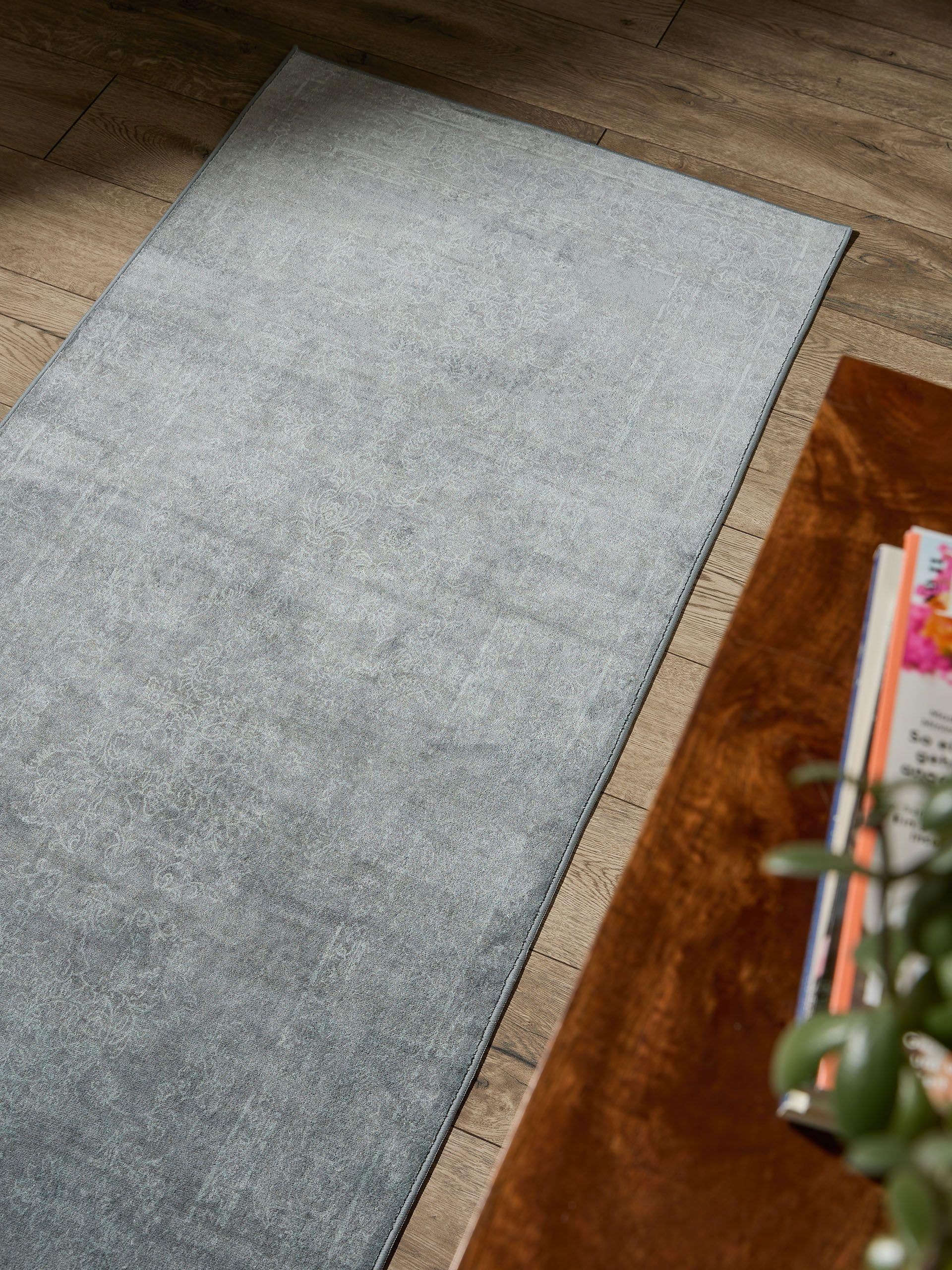Rug made of 100% Polyester in Beige with a 1- 5 mm high pile by benuta Nest