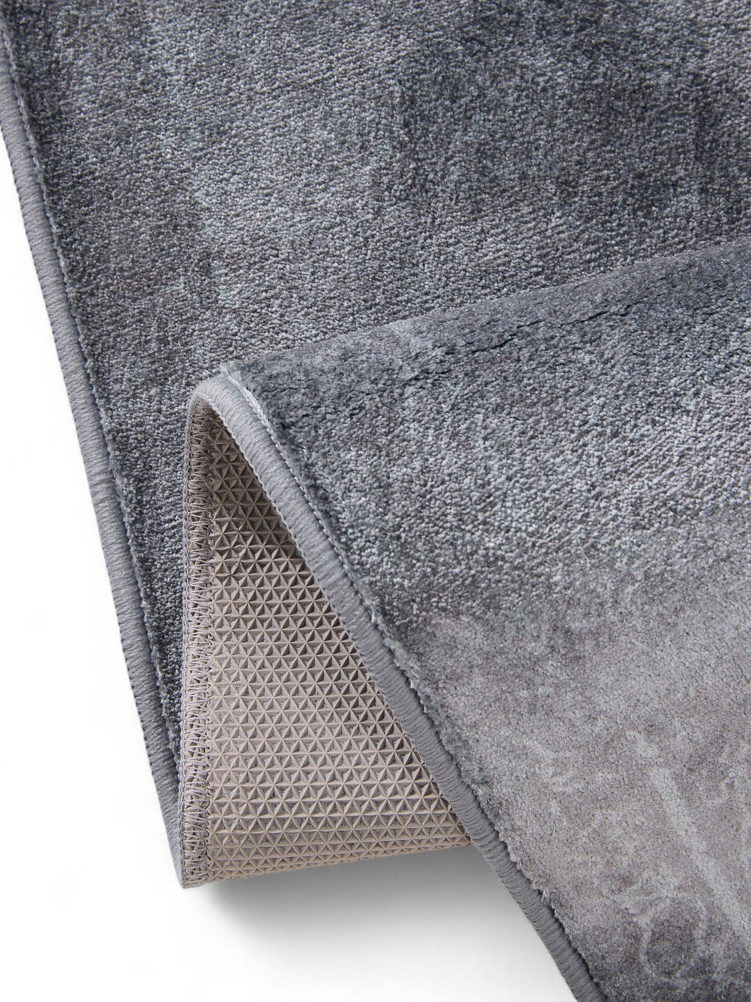Rug made of 100% Polyester in Beige with a 1- 5 mm high pile by benuta Nest