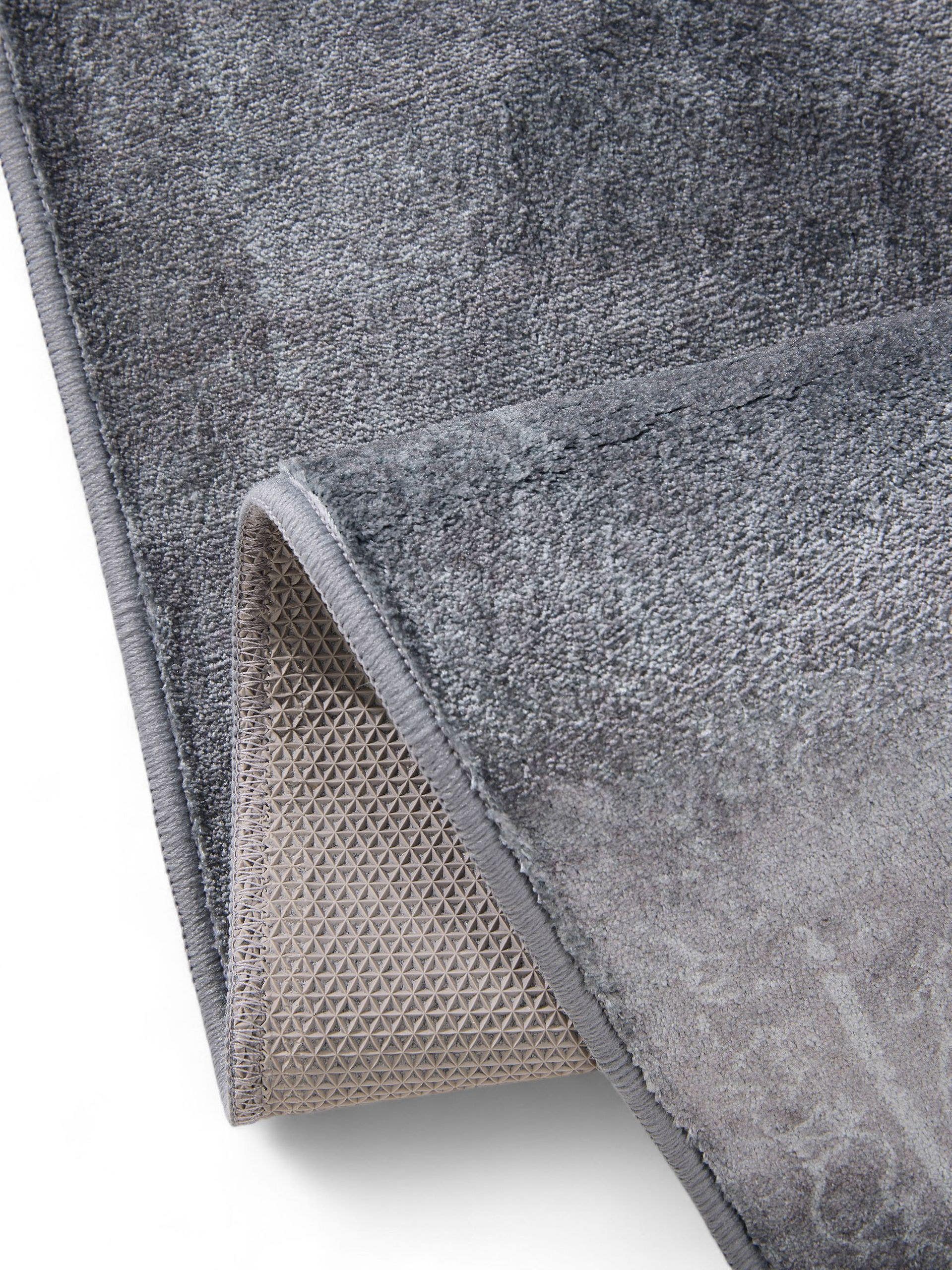 Rug made of 100% Polyester in Beige with a 1- 5 mm high pile by benuta Nest