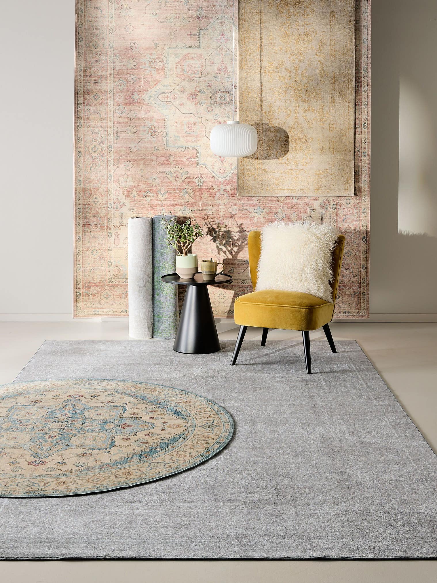 Rug made of 100% Polyester in Beige with a 1- 5 mm high pile by benuta Nest