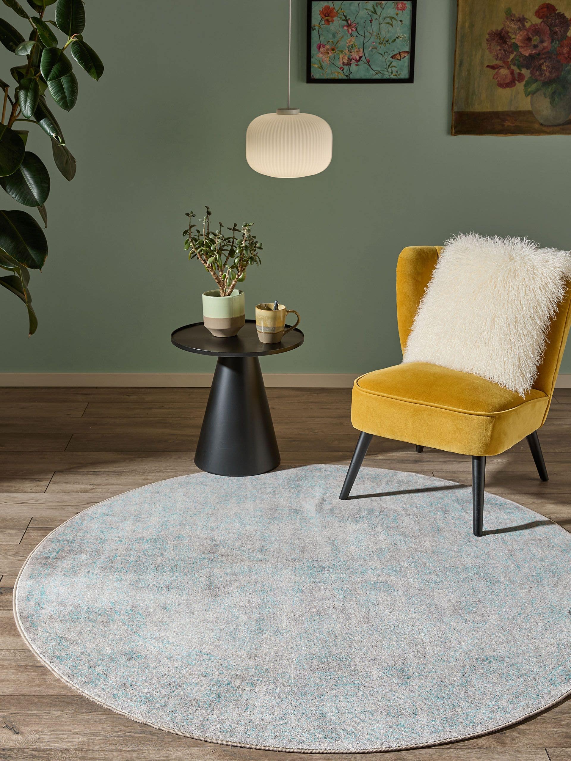 Tapijt van 100% Polyester in Grijs met een 1- 5 mm hoge pool van benuta Nest