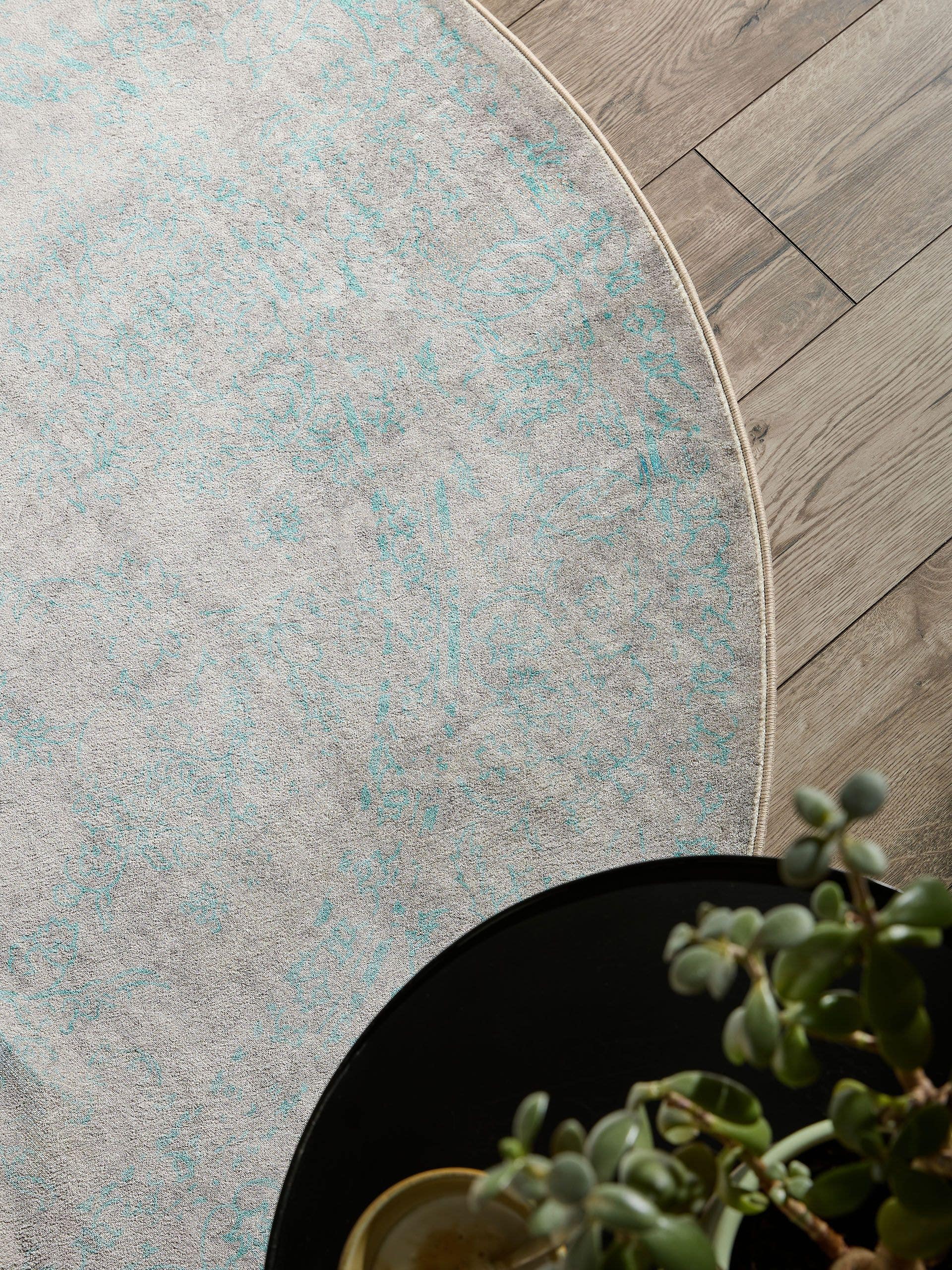 Tapijt van 100% Polyester in Grijs met een 1- 5 mm hoge pool van benuta Nest