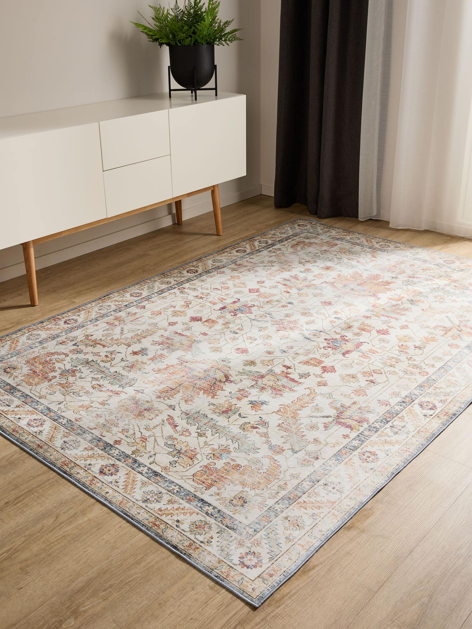 Rug made of 100% Polyester in Multicoloured with a 1- 5 mm high pile by benuta Basic